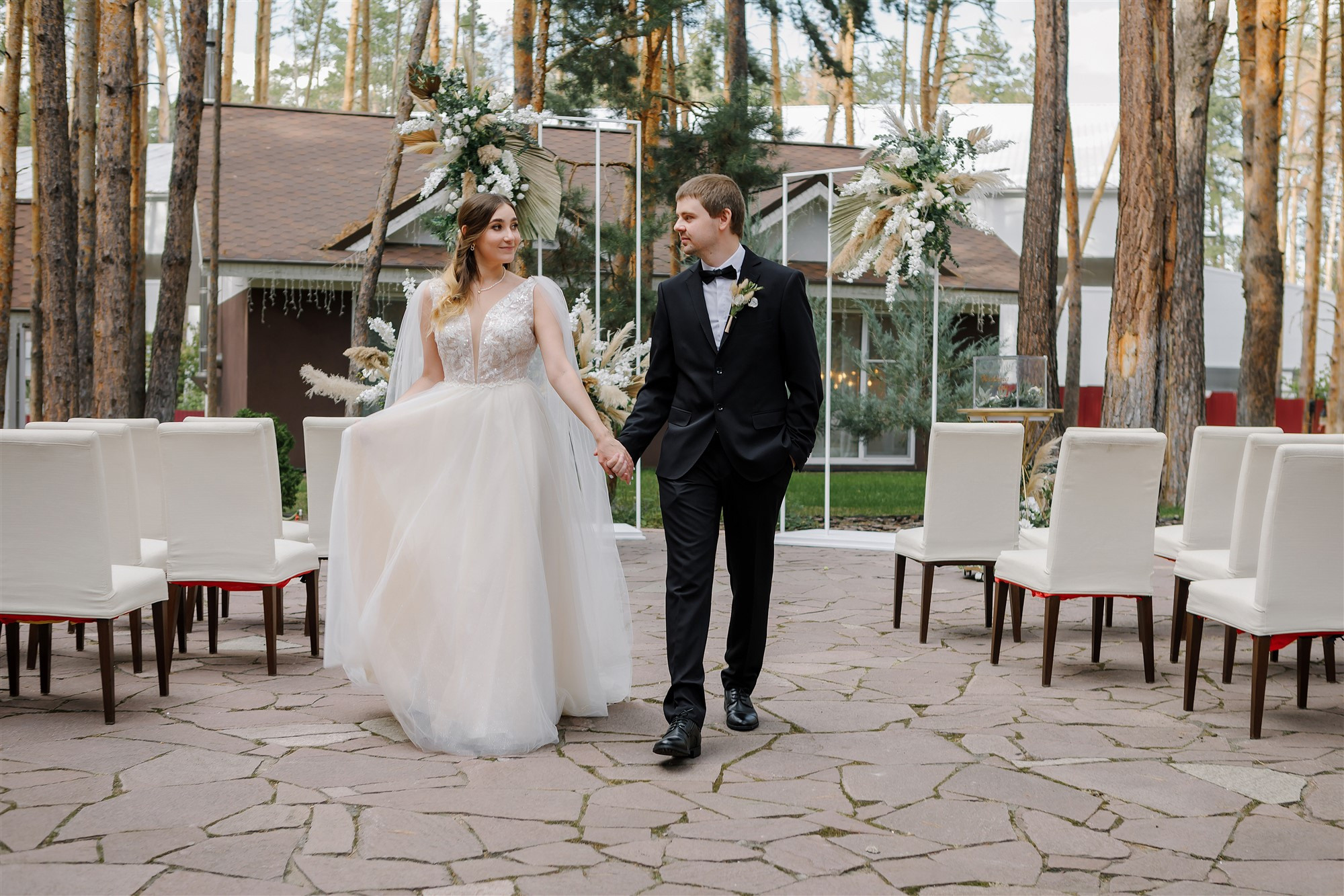 Свадьба в сосновом лесу