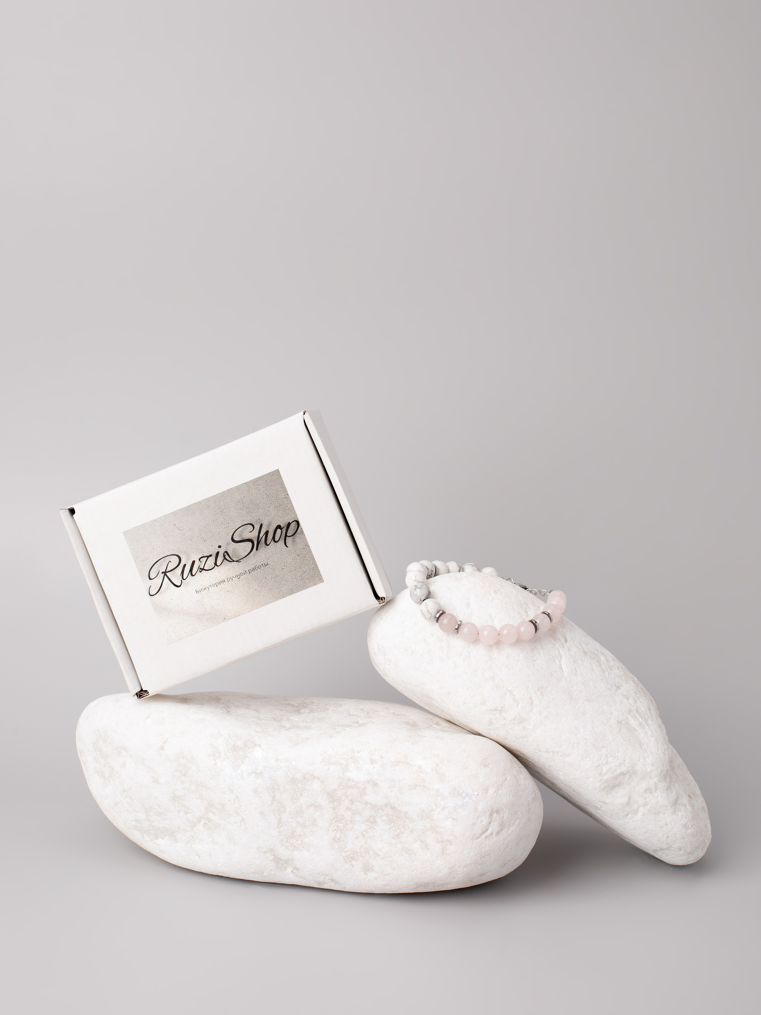 Браслеты ручной работы. Фотостудия предметной и модельной съёмки для маркетплейсов