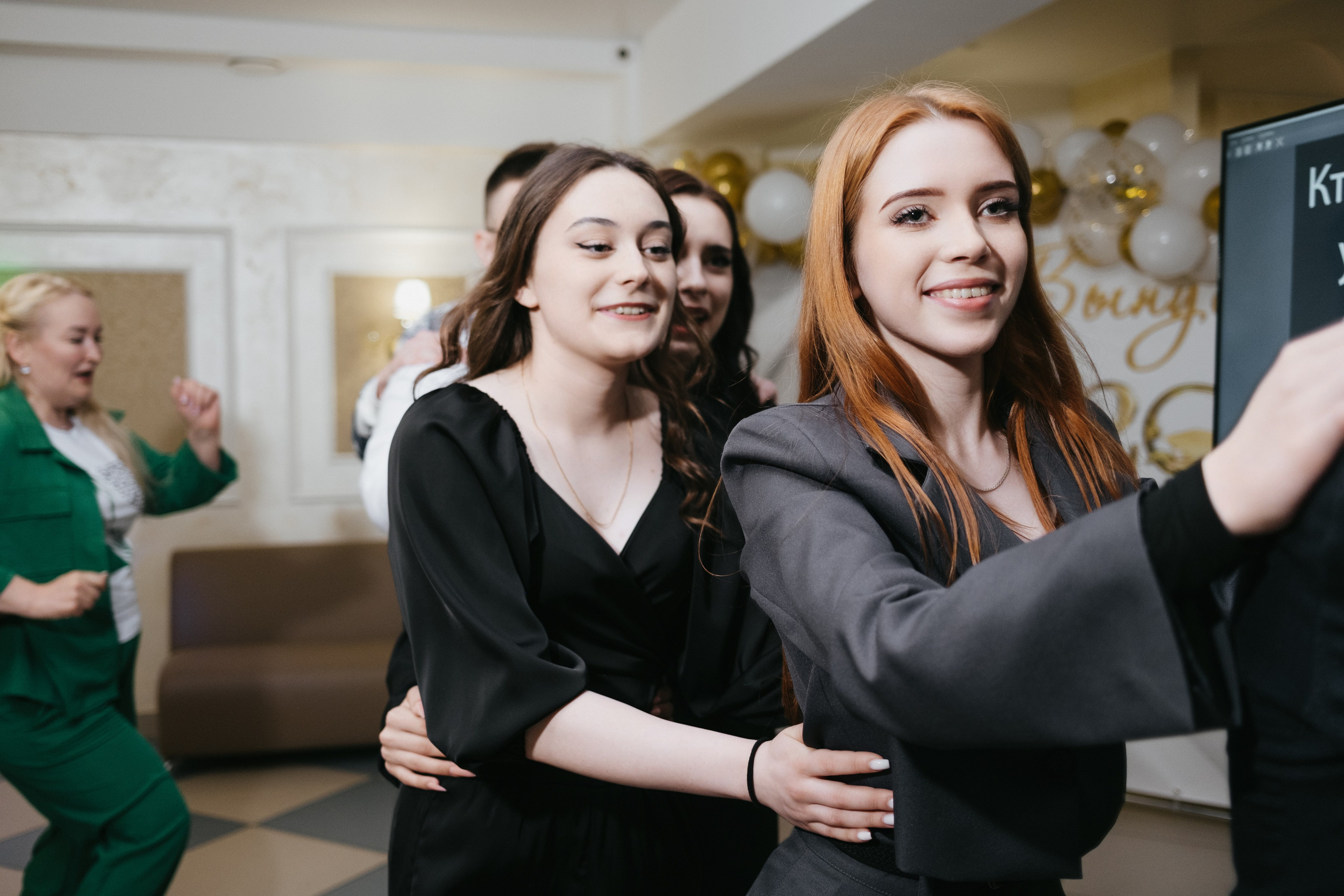 Выпускной 11 класс школы № 30. Свадебный и репортажной фотограф Денис Ожигин в Краснодаре и Краснодарском крае