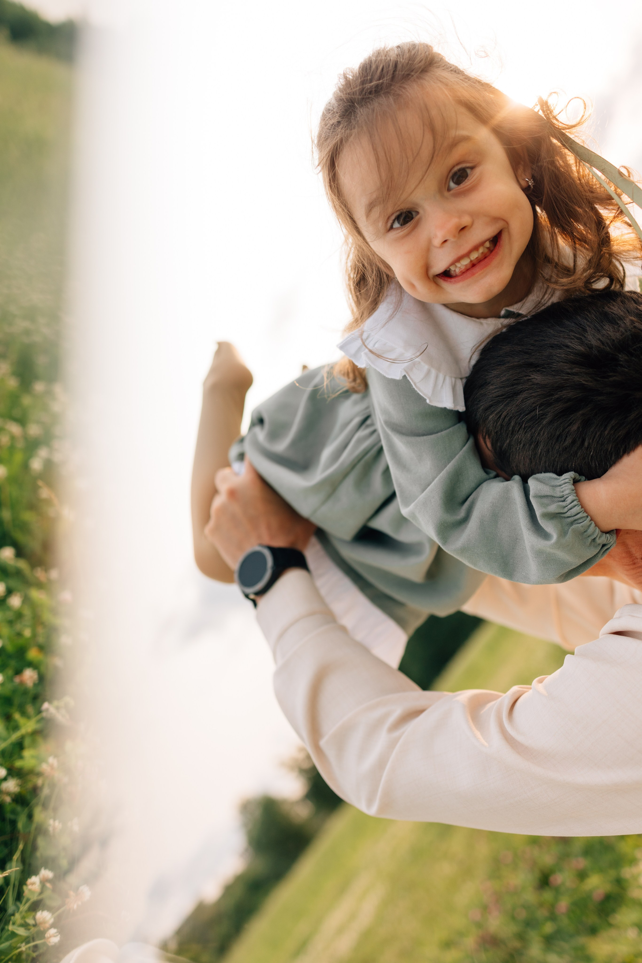 Анна, Марчелло, Настенька и Влада в поле. Фотограф Москва Светлана Кирюшина