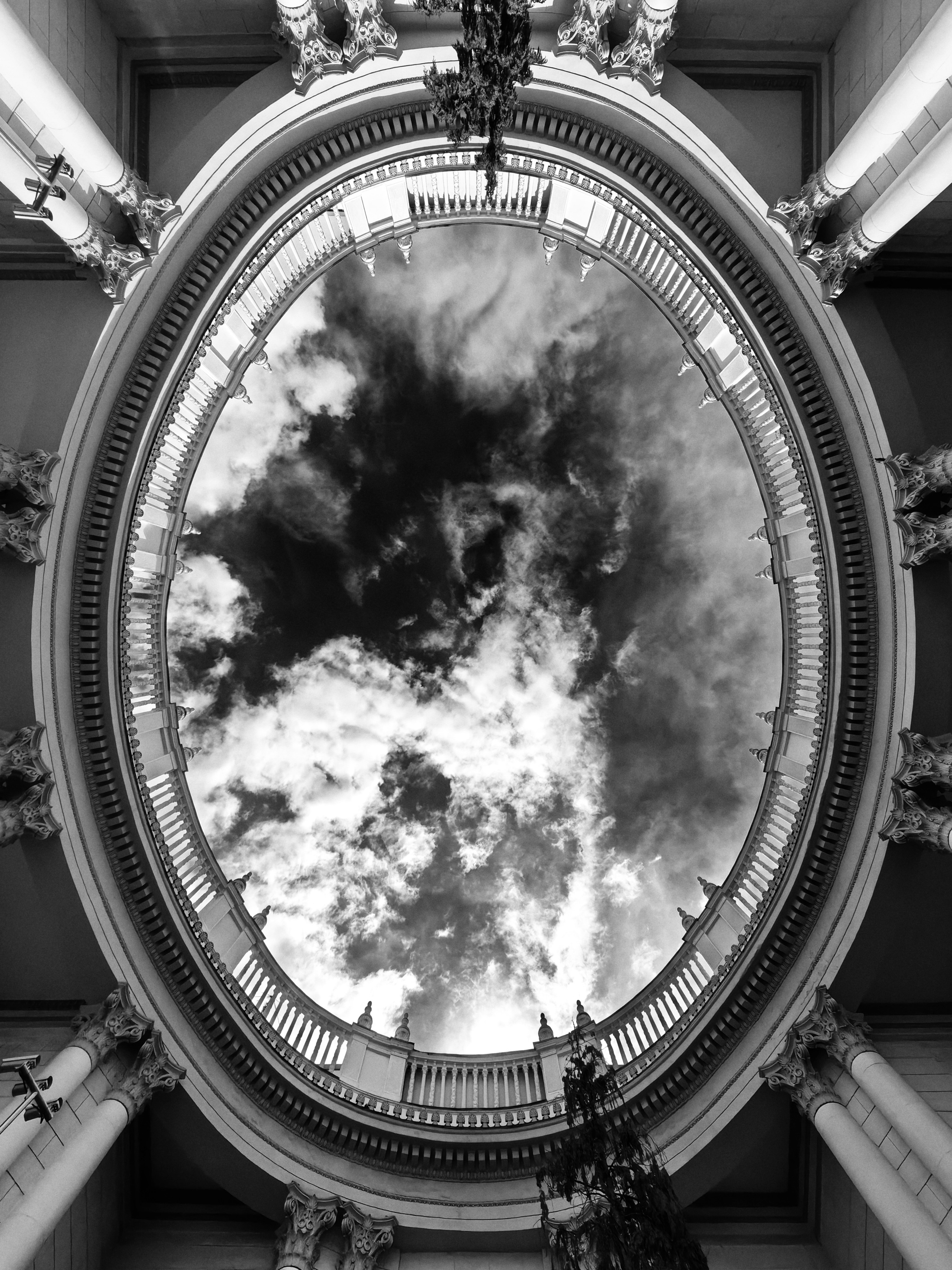 Архитектура. Художник и фотограф. Писатель. Виктор
