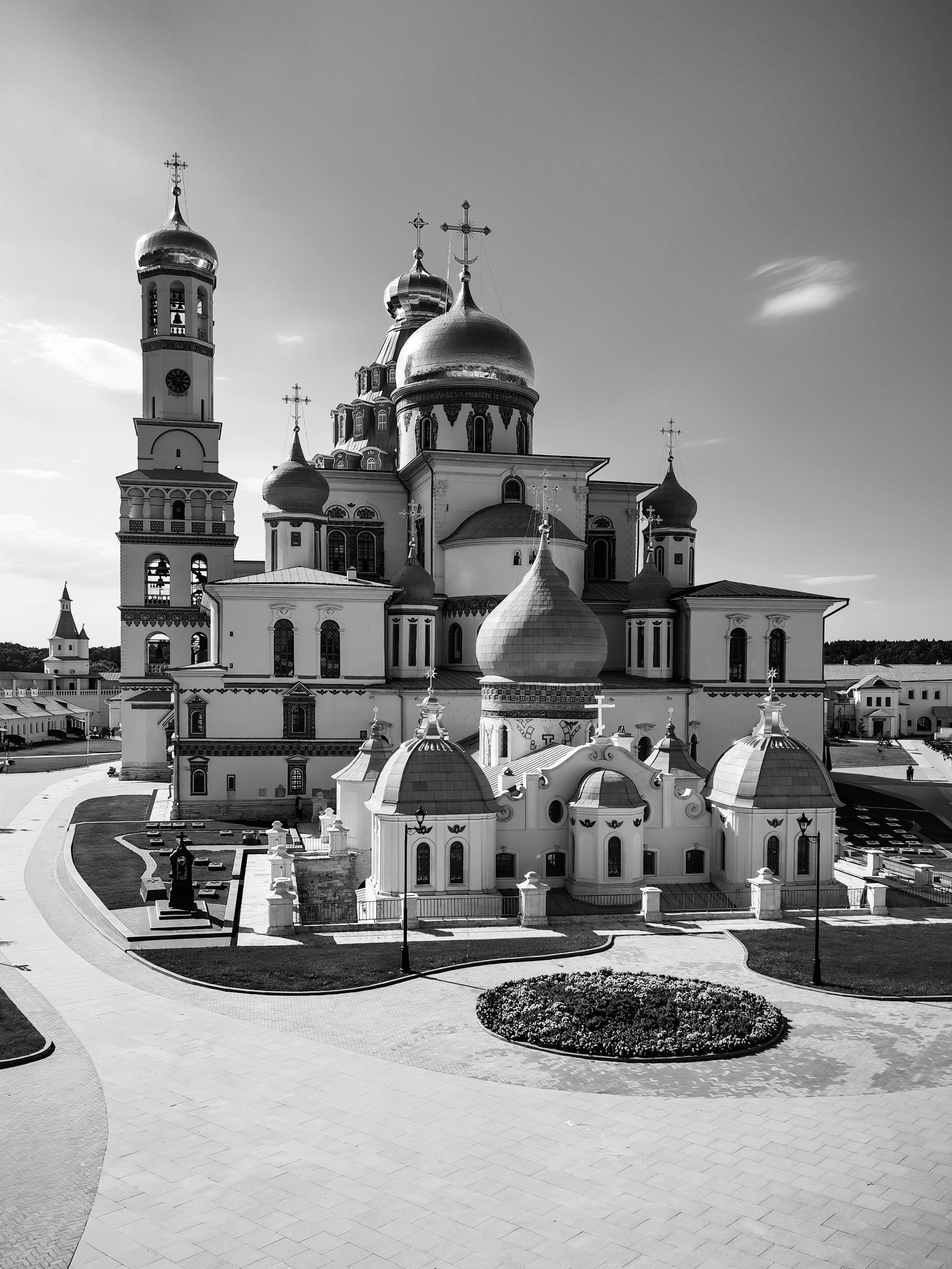 Архитектура. Художник и фотограф. Писатель. Виктор