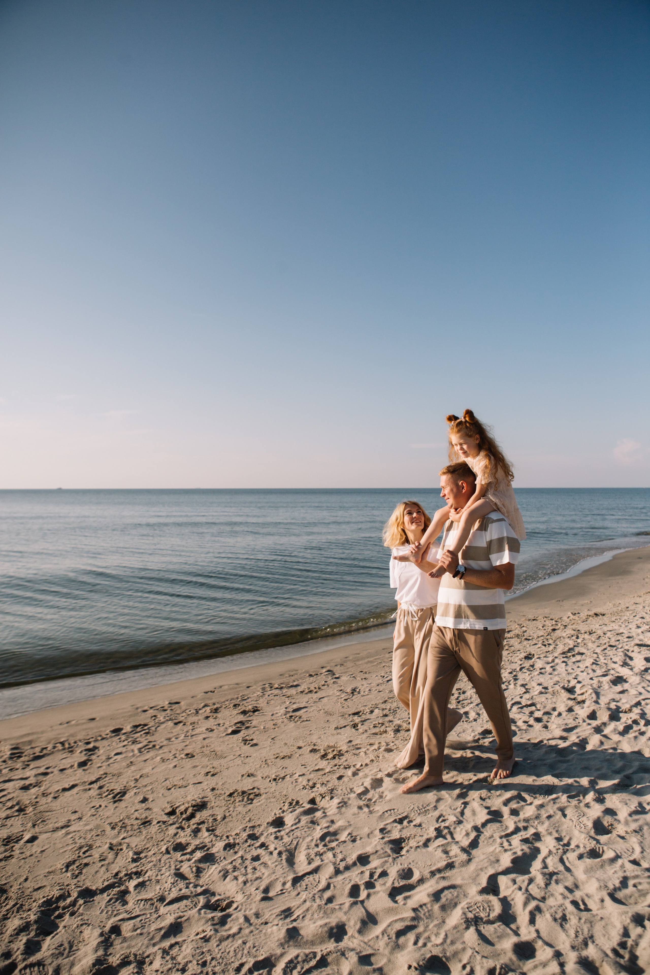 Алексей и Наталья. Семейная фотосессия на море. Семейный фотограф в Калининграде Анастасия Юрина
