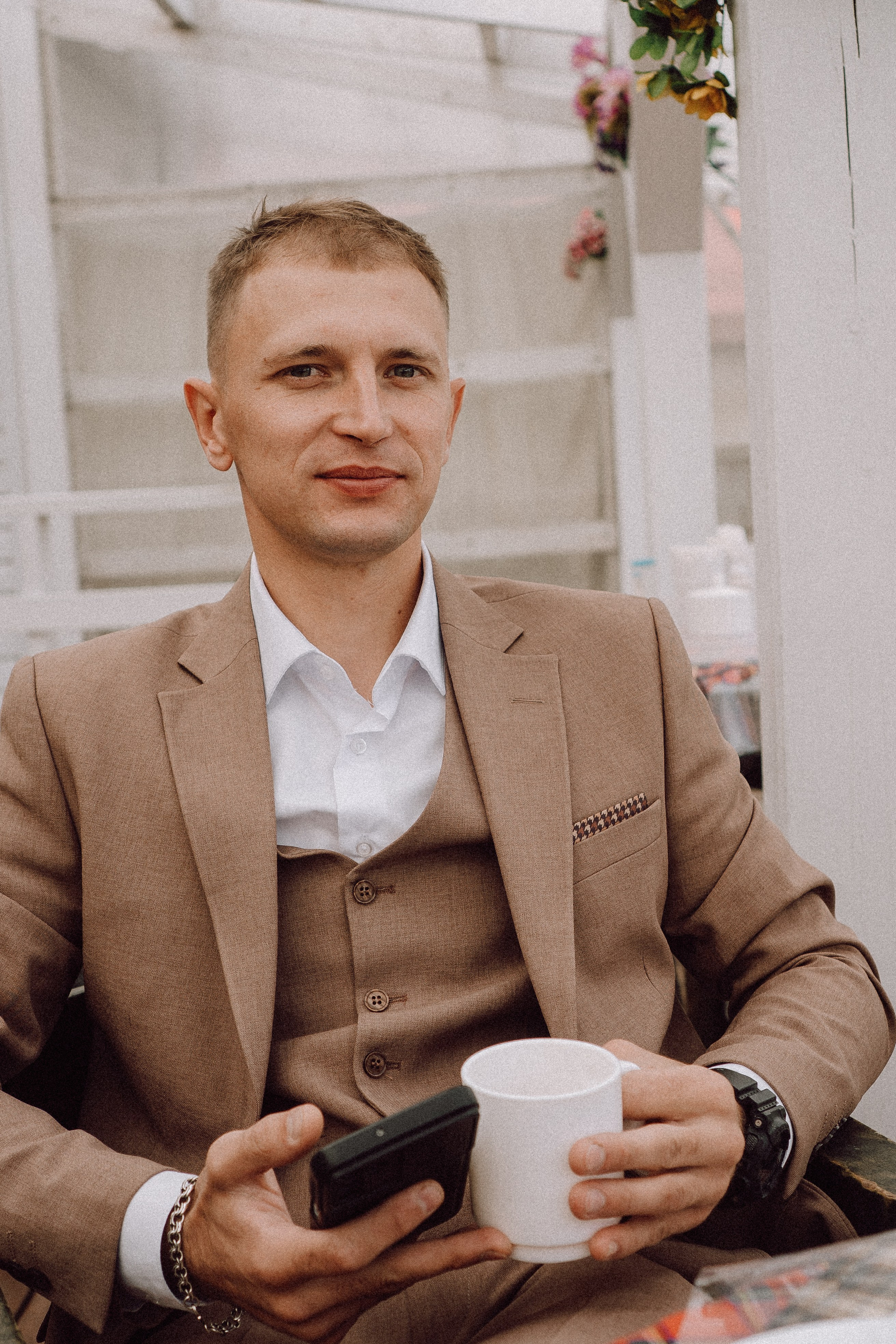 СВАДЕБНАЯ ФОТОСЕССИИЯ ПАРЫ В ГОРОДЕ ПРИОЗЕРСК В СОСНОВОМ ЛЕСУ И С ПИКАПОМ. Профессиональный фотограф, Санкт-Петербург — Виктория Богомолова