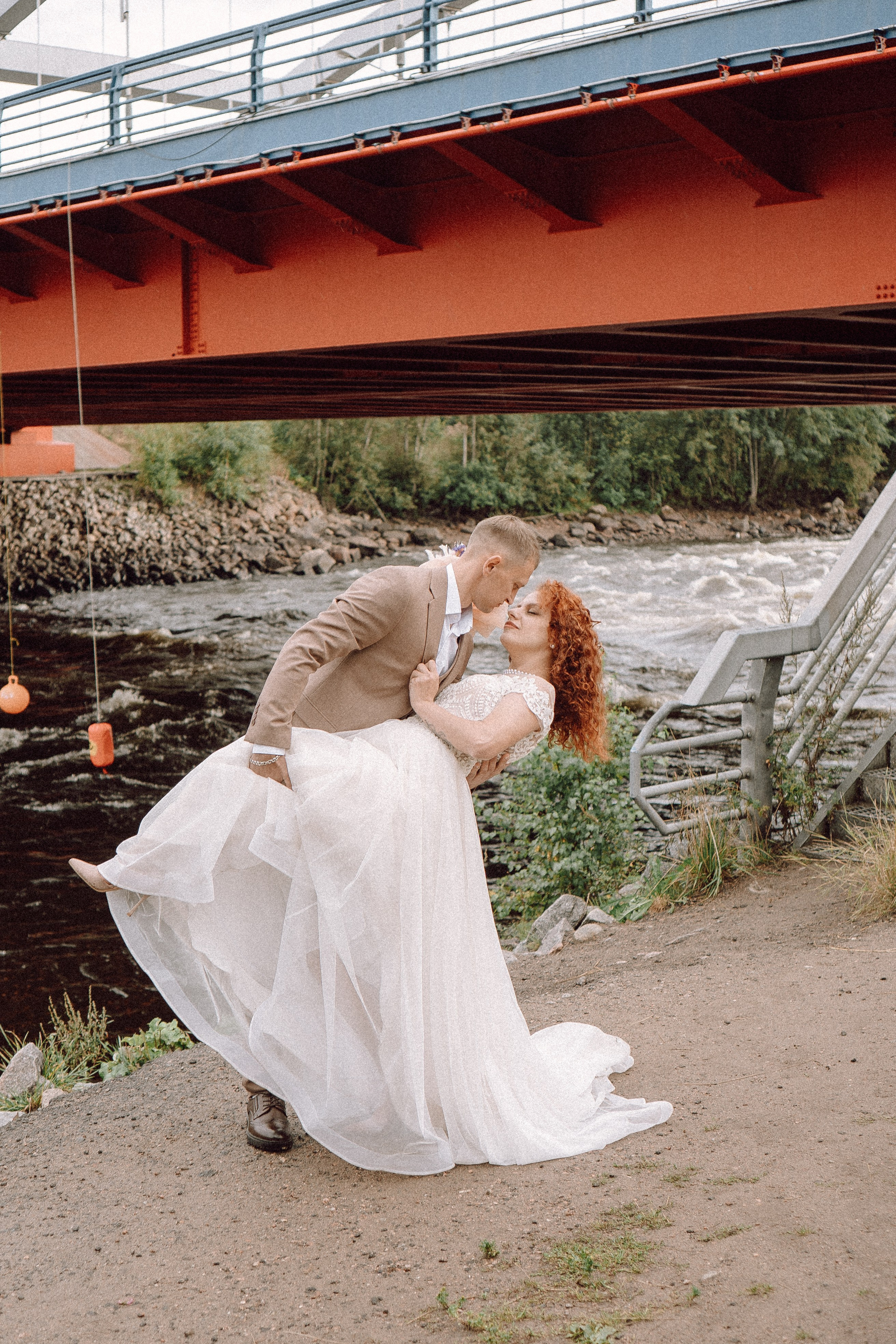СВАДЕБНАЯ ФОТОСЕССИИЯ ПАРЫ В ГОРОДЕ ПРИОЗЕРСК В СОСНОВОМ ЛЕСУ И С ПИКАПОМ. Профессиональный фотограф, Санкт-Петербург — Виктория Богомолова