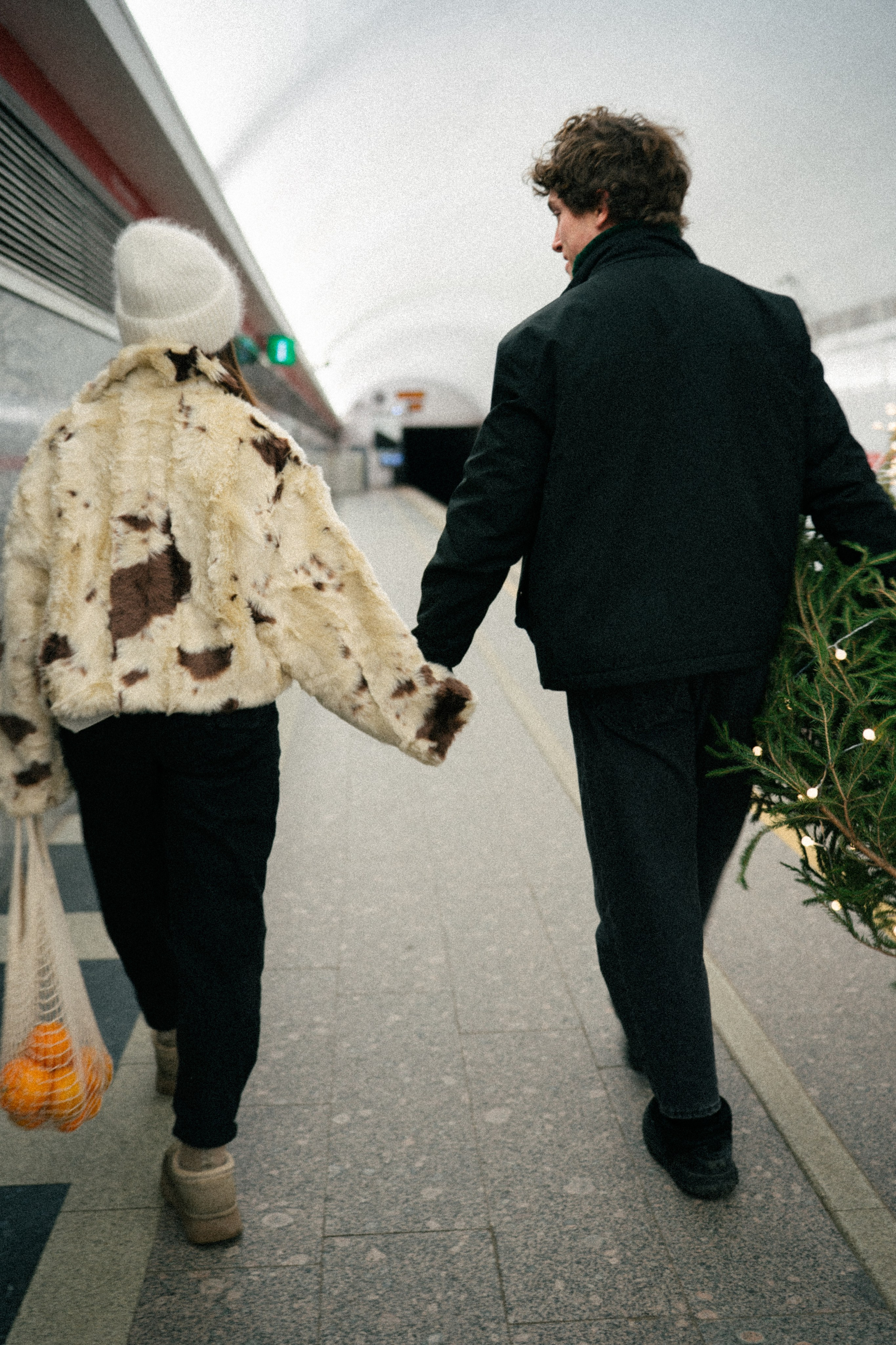 НОВОГОДНЯЯ ПРОГУЛКА ПАРЫ ПО ЧЕРНЫШЕВСКОЙ ПЕРЕД НОВЫМ ГОДОМ. Профессиональный фотограф, Санкт-Петербург — Виктория Богомолова