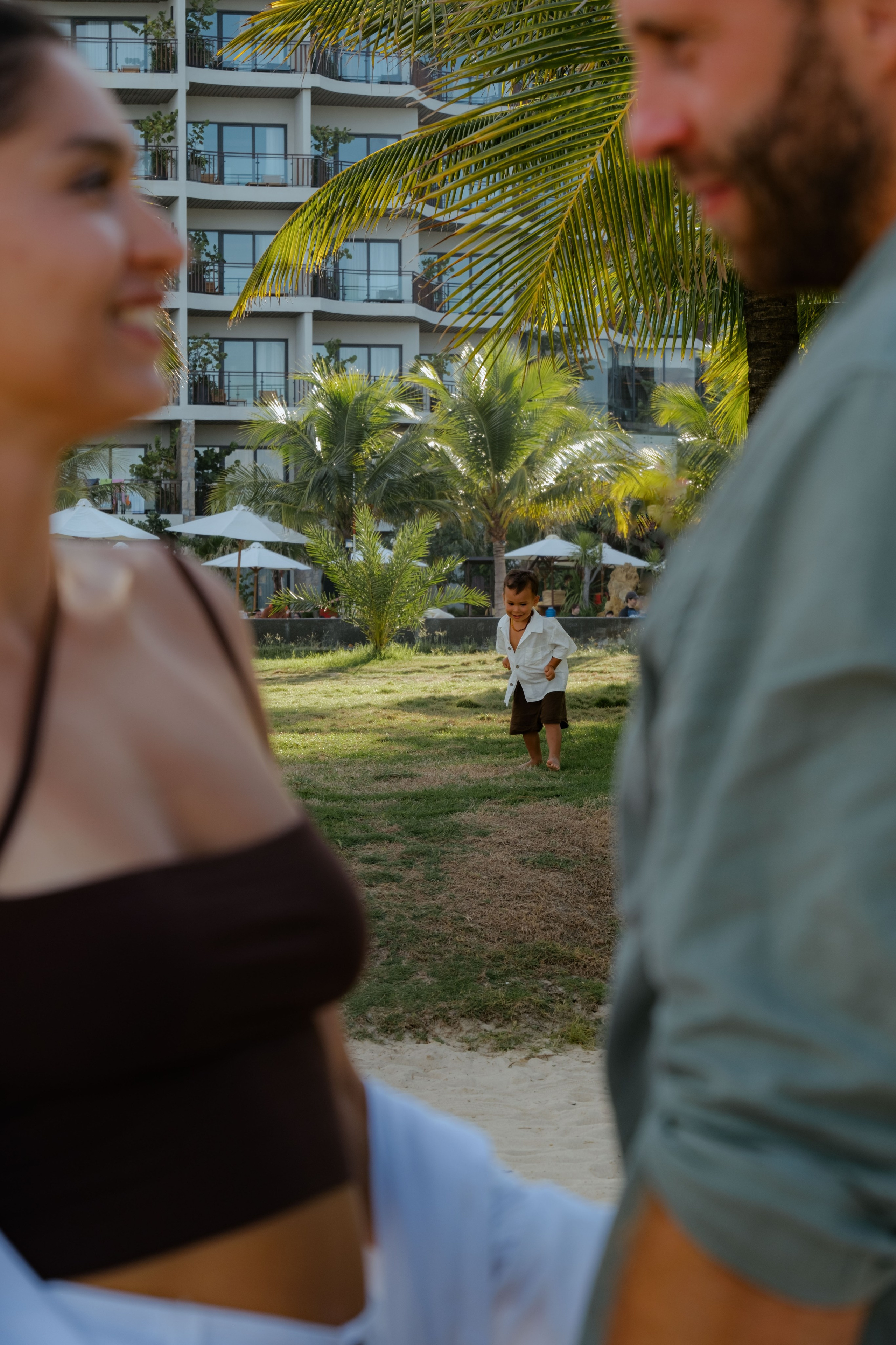 Mother and daughters. Portrait photographer Nha Trang | Julia Meshanina