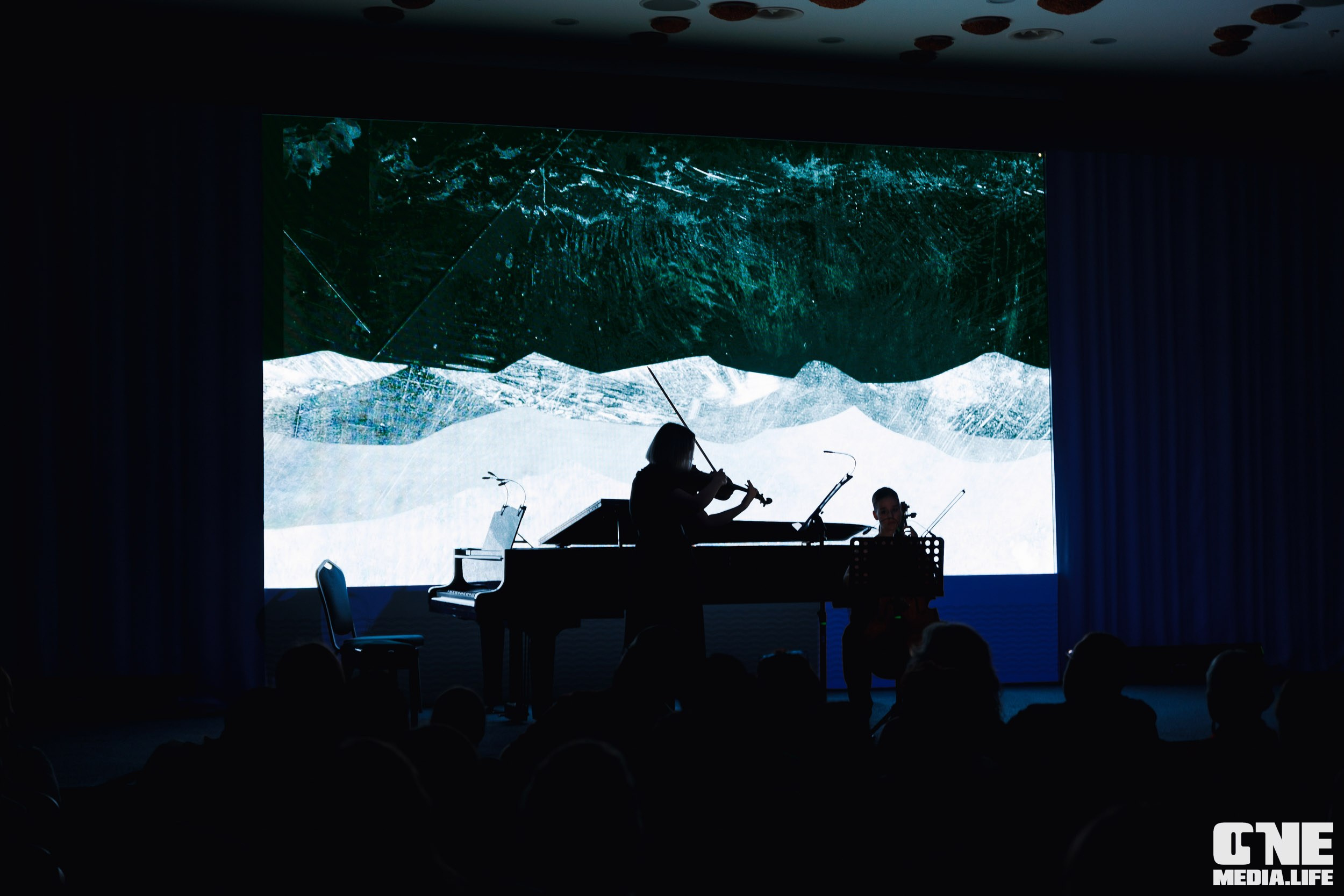 Фоторепортаж из Янтарь Холла. One Media Life: фоторепортажи, фотоотчеты с мероприятий и заведений