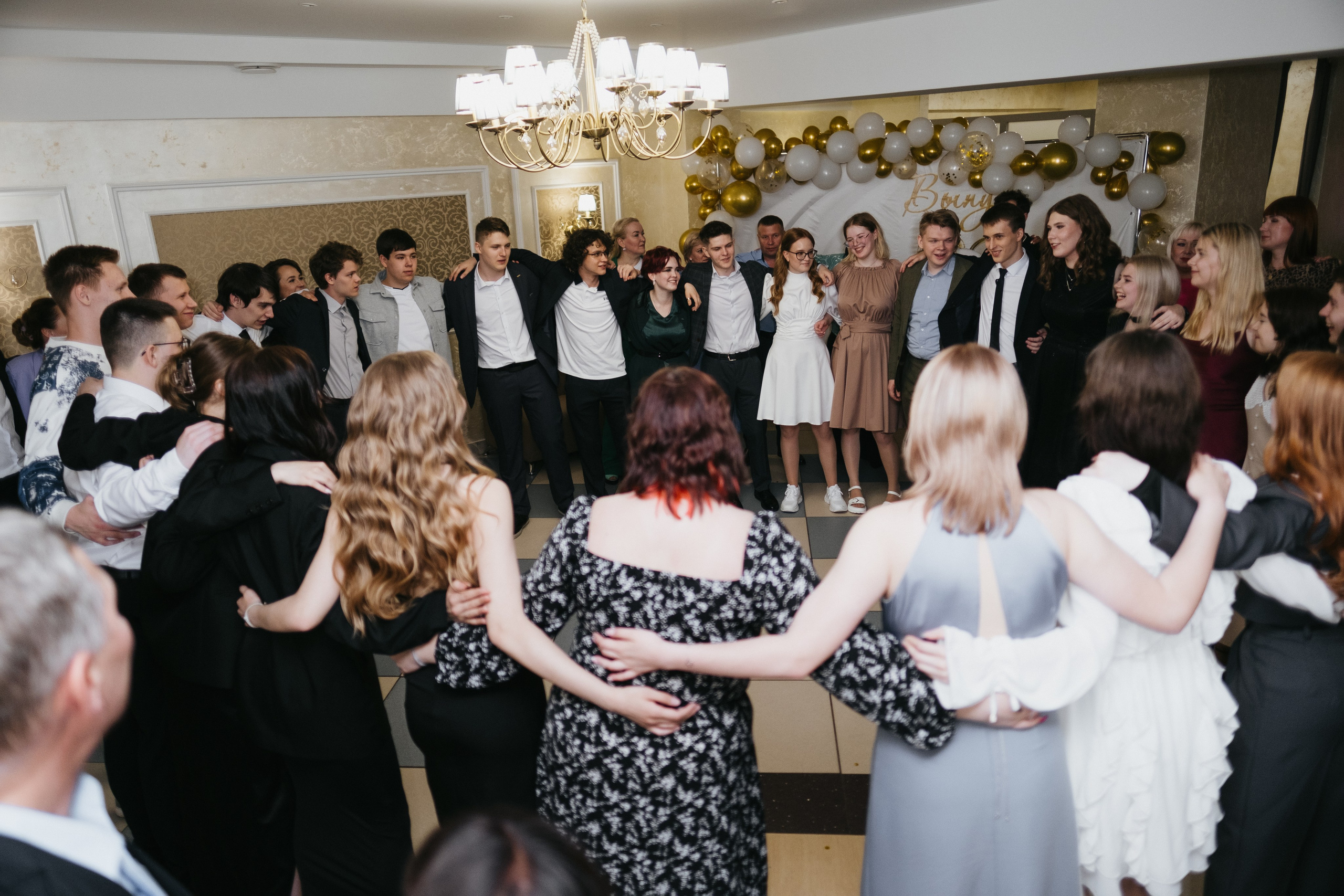 Выпускной 11 класс школы № 30. Свадебный и репортажной фотограф Денис Ожигин в Краснодаре и Краснодарском крае