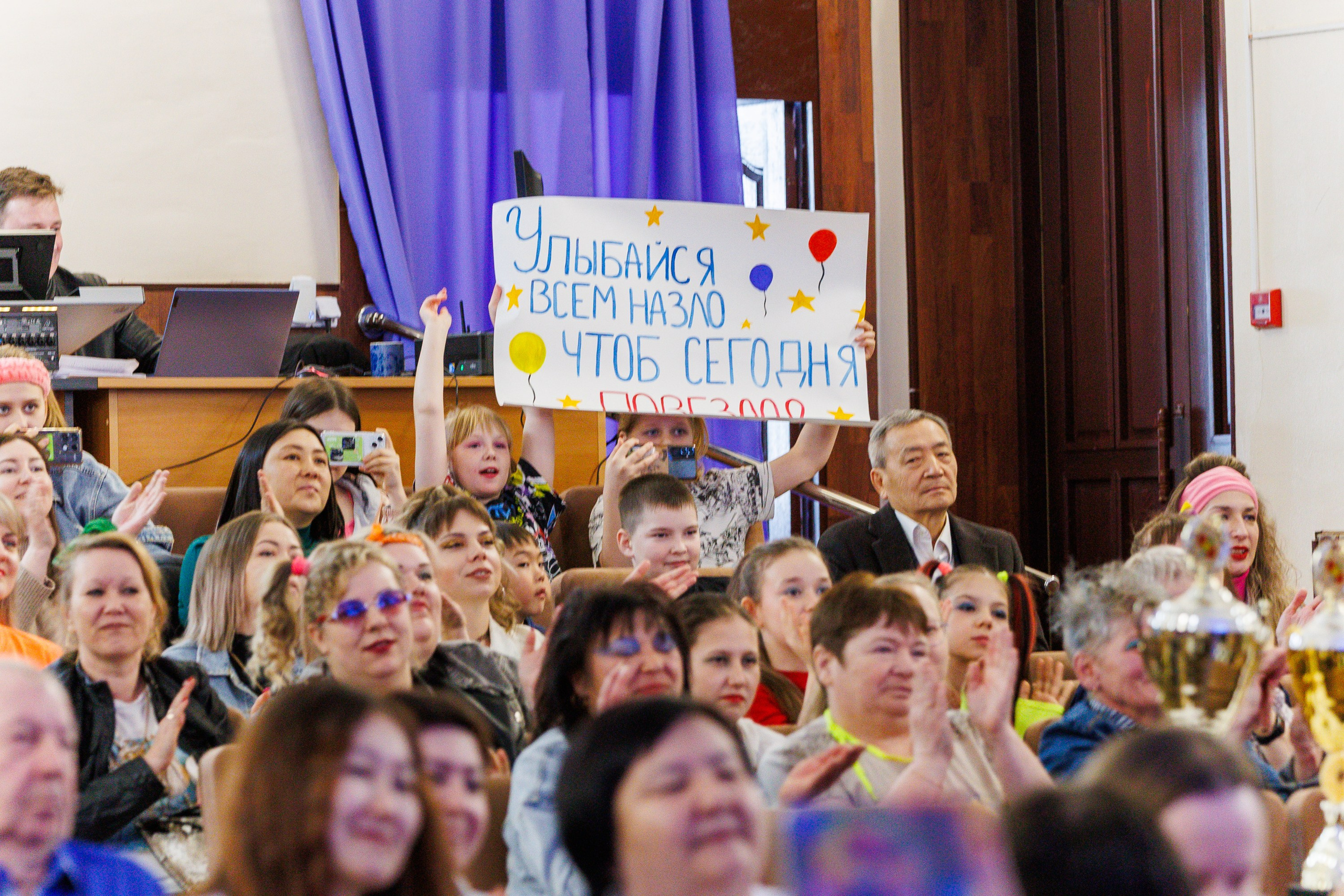 Школьный КВН в Томари. Свадебный, семейный и репортажный фотограф в Южно-Сахалинске Артур Петросян