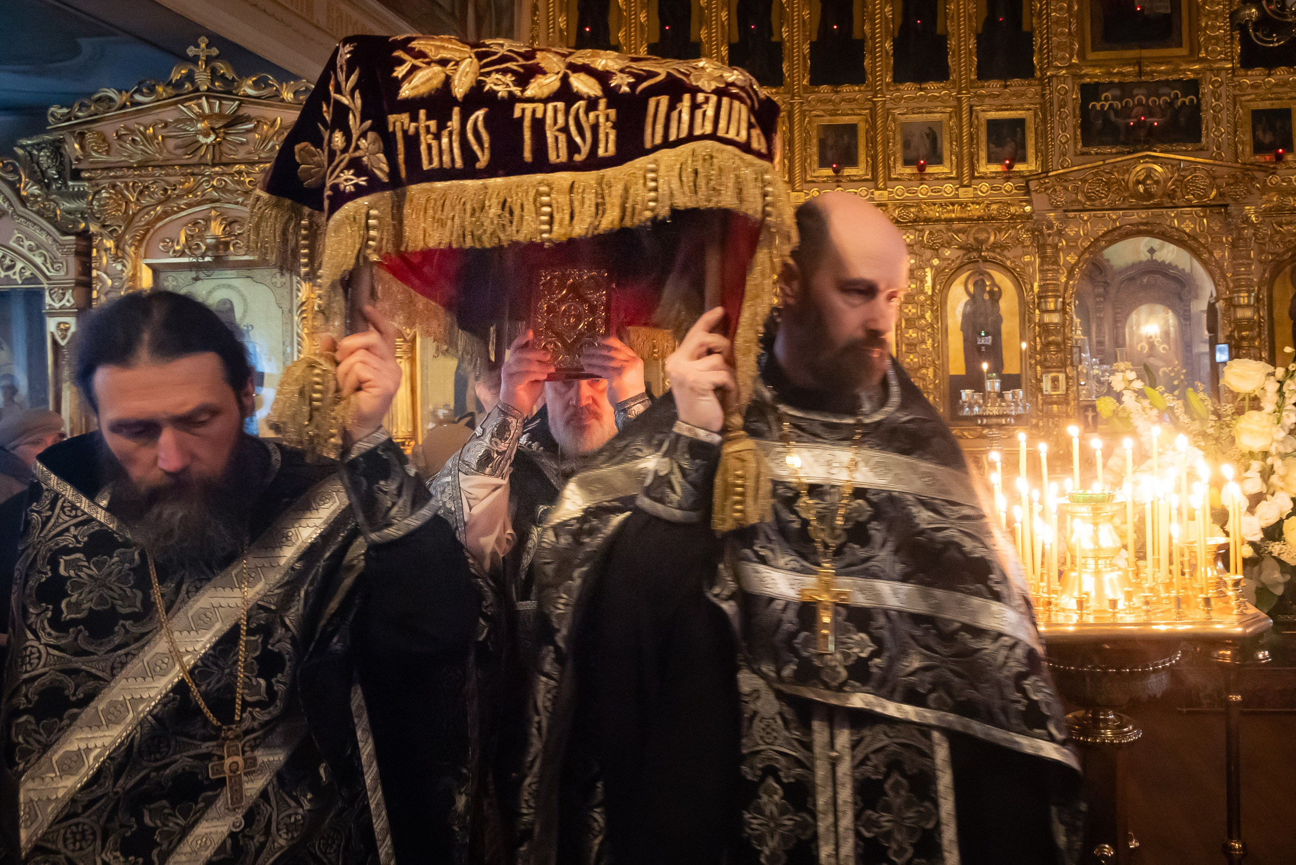 Богородский храм. Вынос Плащаницы. Антон и Татьяна Денисенко — В храме