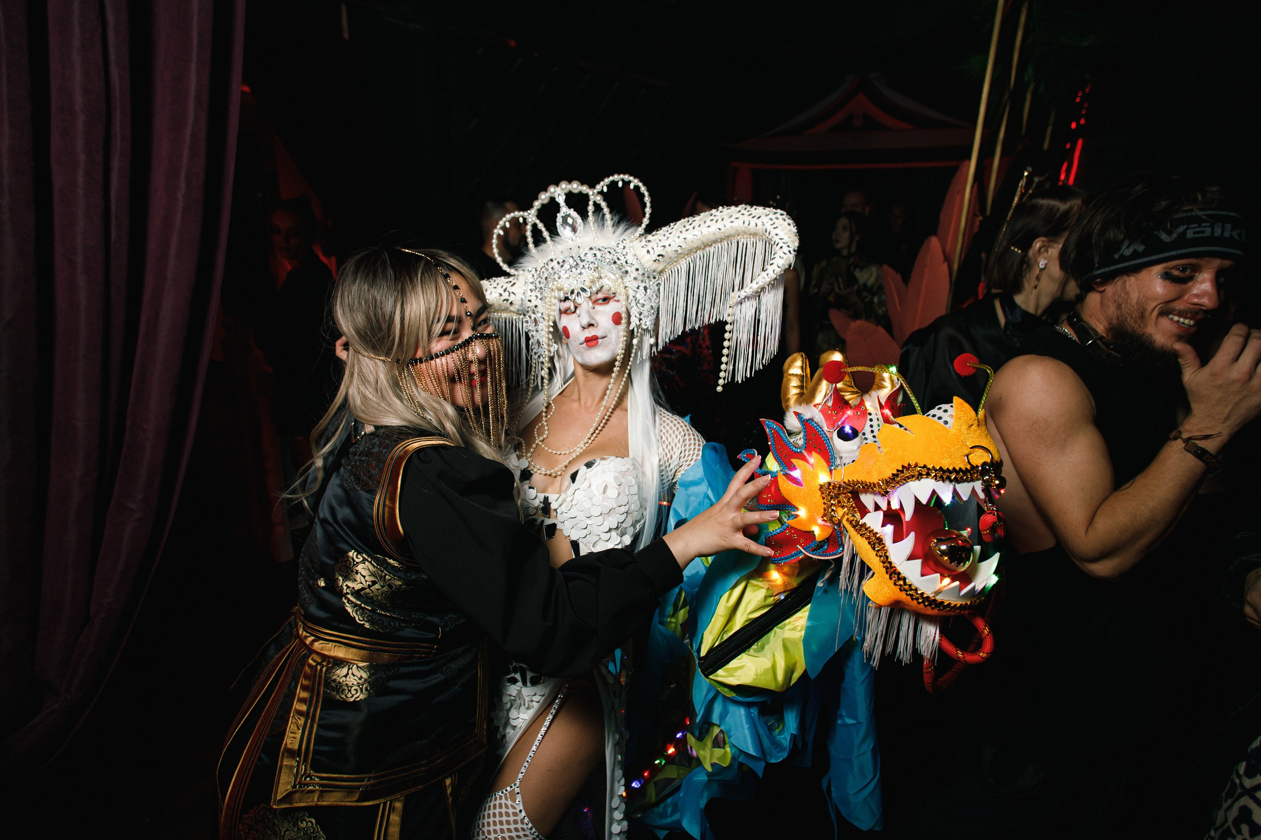 ILLEGAL FRIENDS | ASIA. СВОИ. ФОТООТЧЕТЫ-СОБЫТИЯ-МЕСТА