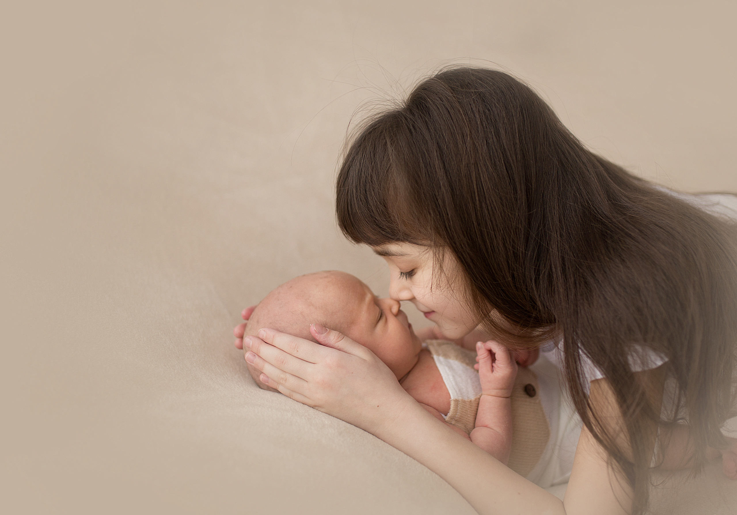 Детская фотосессия старшие и младшие дети. Фотограф новорождённых малышей и детский фотограф В Казани Лана Максим