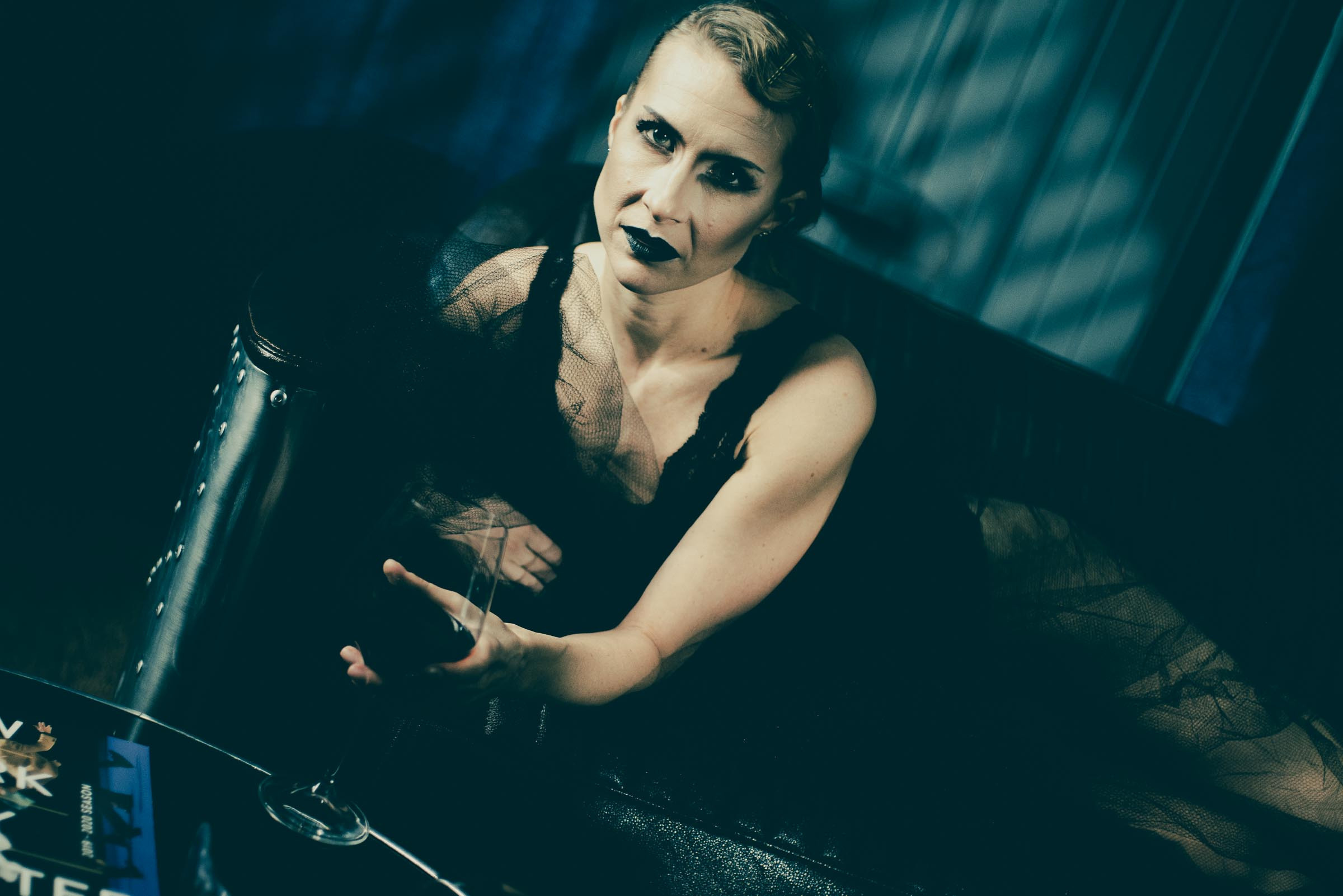 Фотосессия модели для книжных иллюстраций