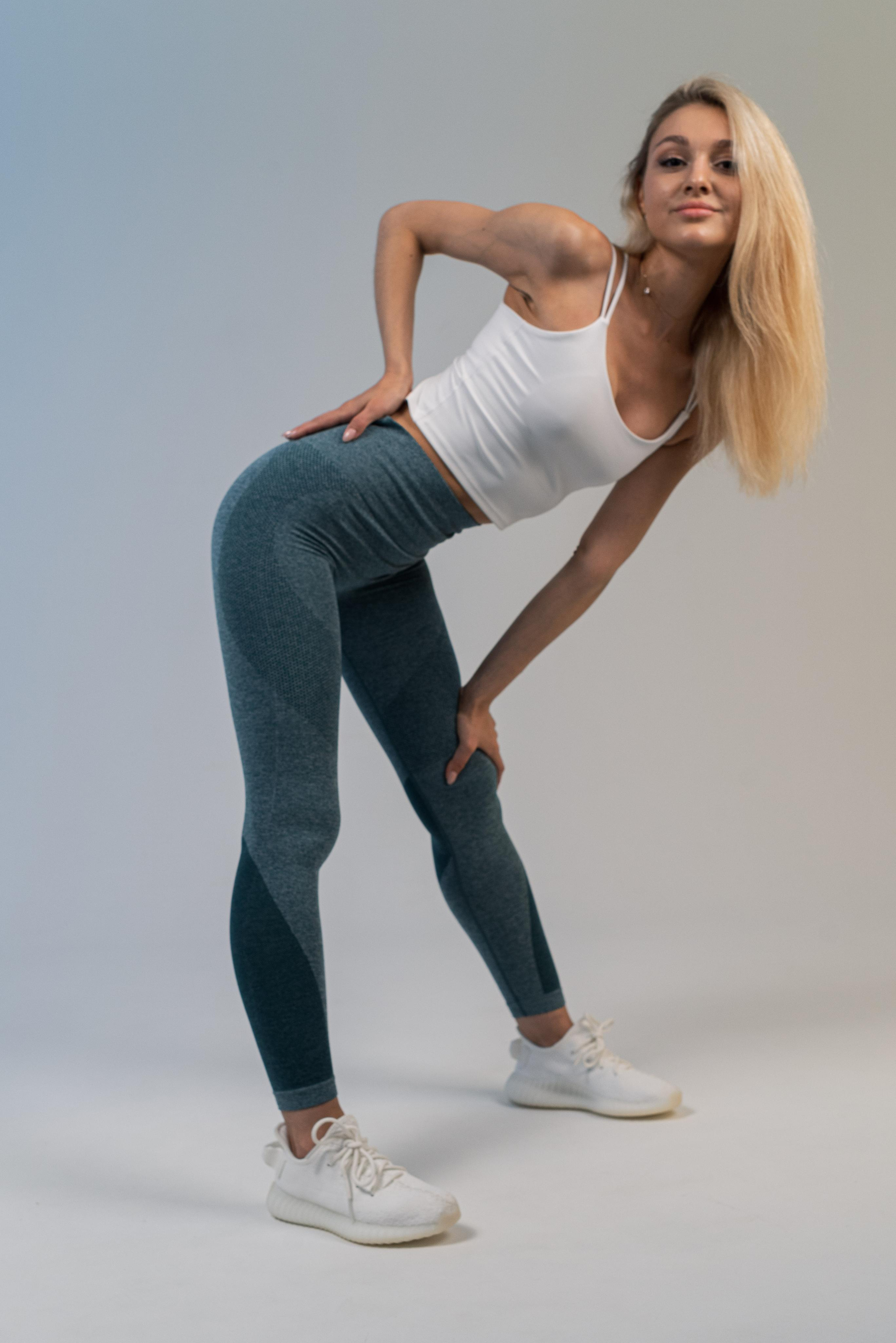 Студийная фото и видеосъемка одежды и обуви с моделью