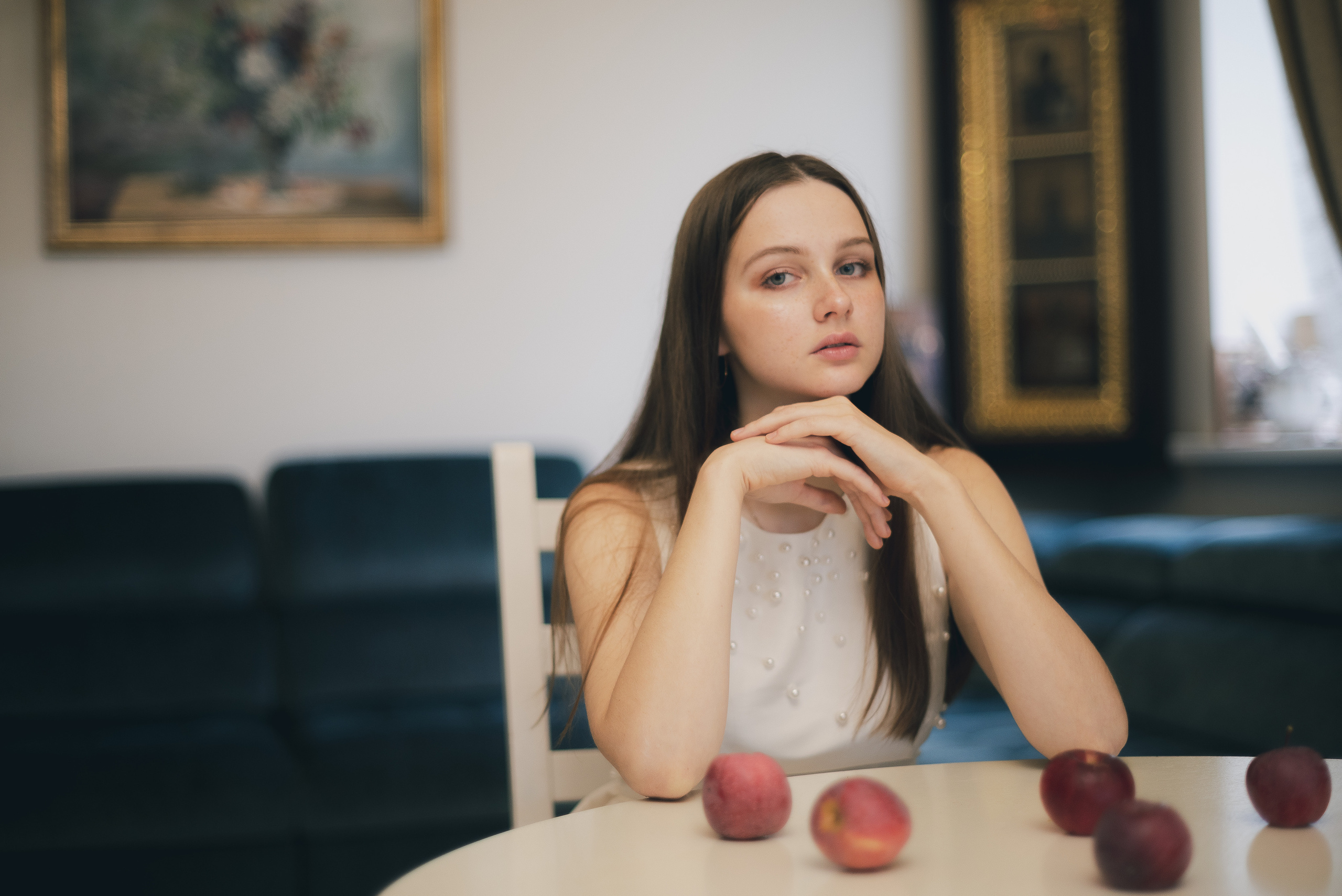 Семейная домашняя фотосессия. Православный священник с женой и детьми