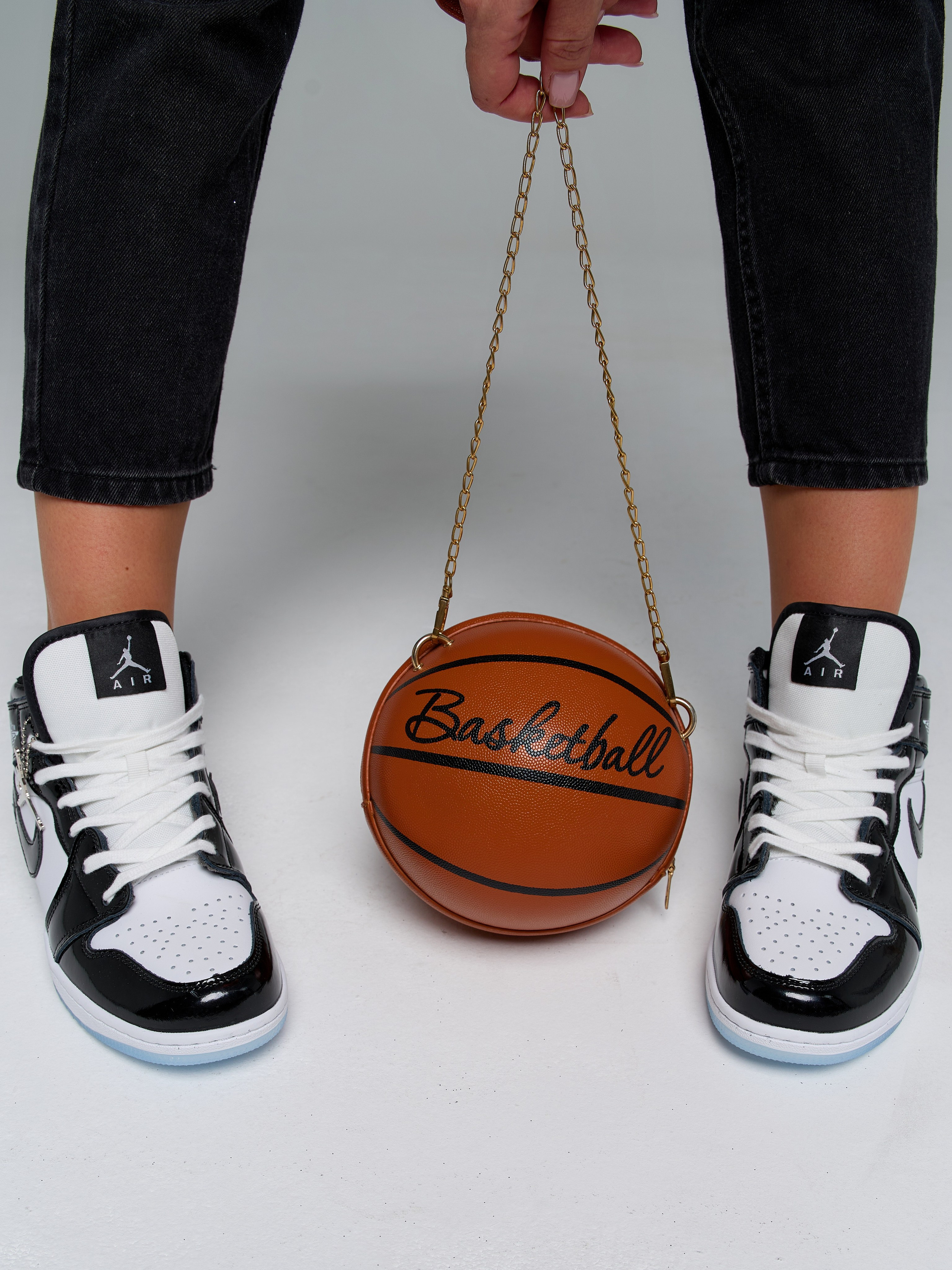 Кроссовки. Фотограф для маркетплейсов в Москве