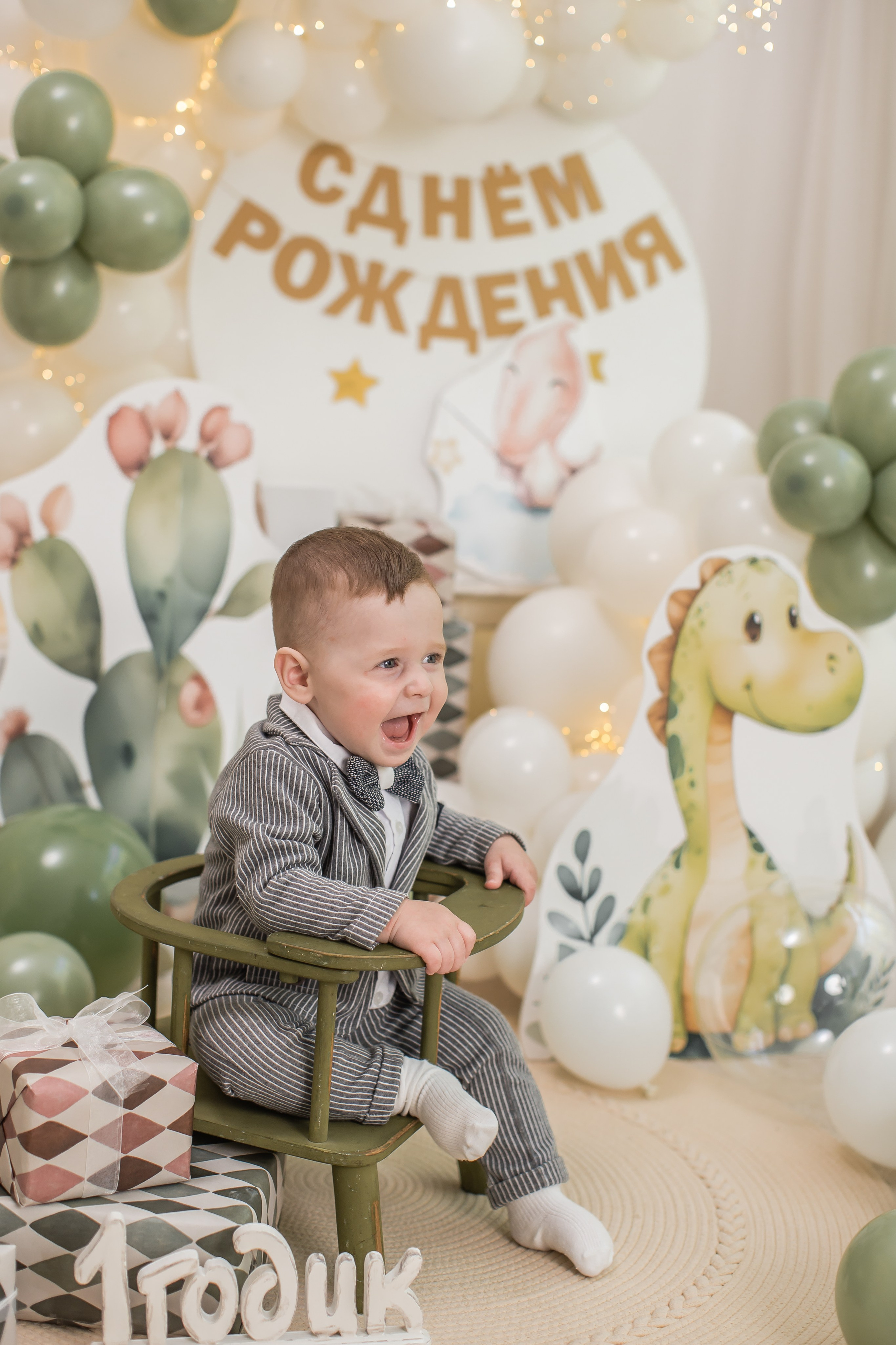 Оформление от 1 года до 4 лет. (Цвет шаров на выбор). Детский семейный фотограф на первый годик город Новосибирск Дымова Светлана пакеты всё включено 1-3 года