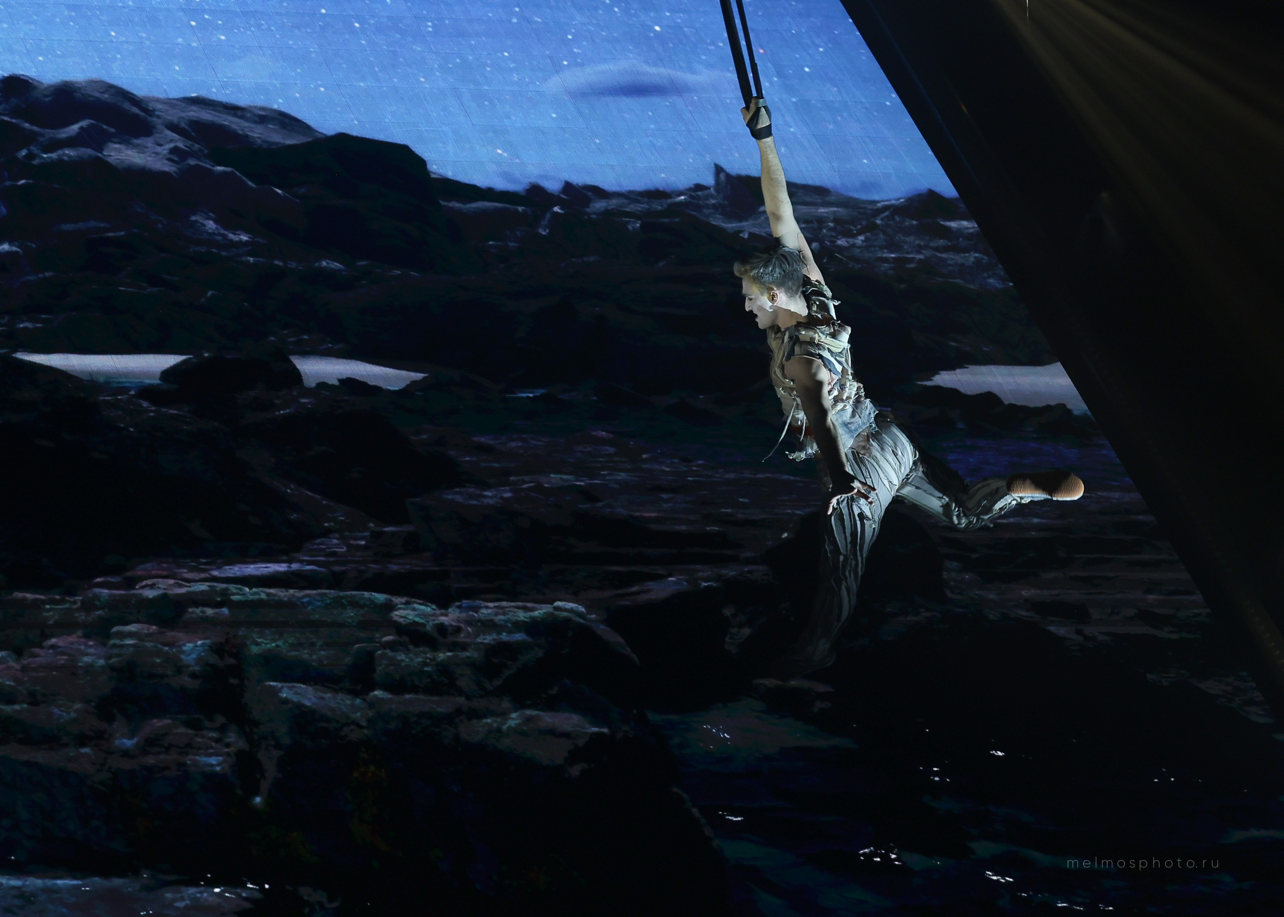 АНТИГРАВИТАЦИЯ. Репортажный, архитектурный, театральный и файн-арт фотограф Лена Мельникова в Москве