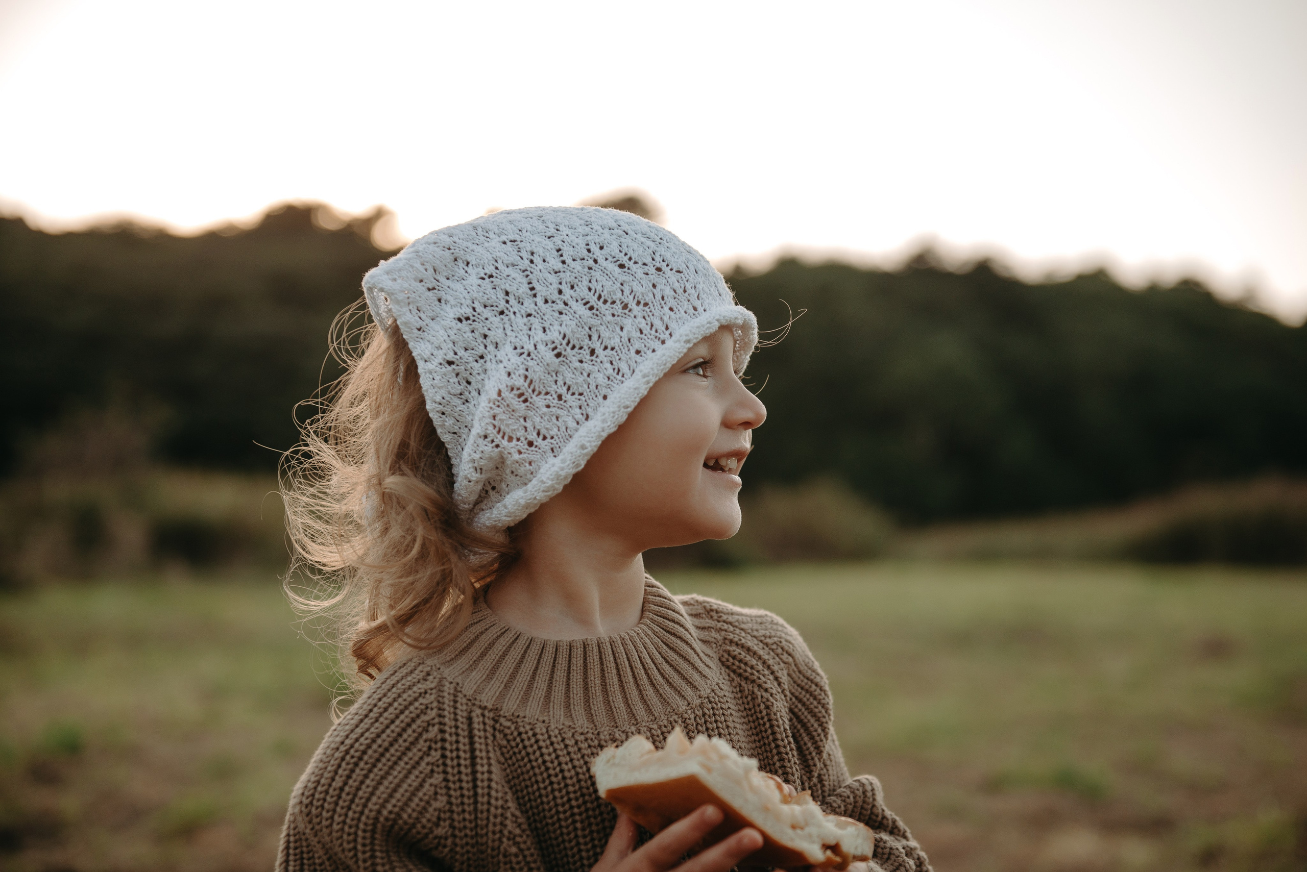 Дениска и Пелагея на сенокосе. Ирина Метелица фотограф на Шикотане