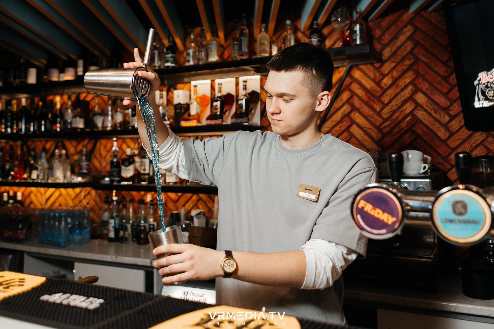 Международный женский день в ресторане «Friday»