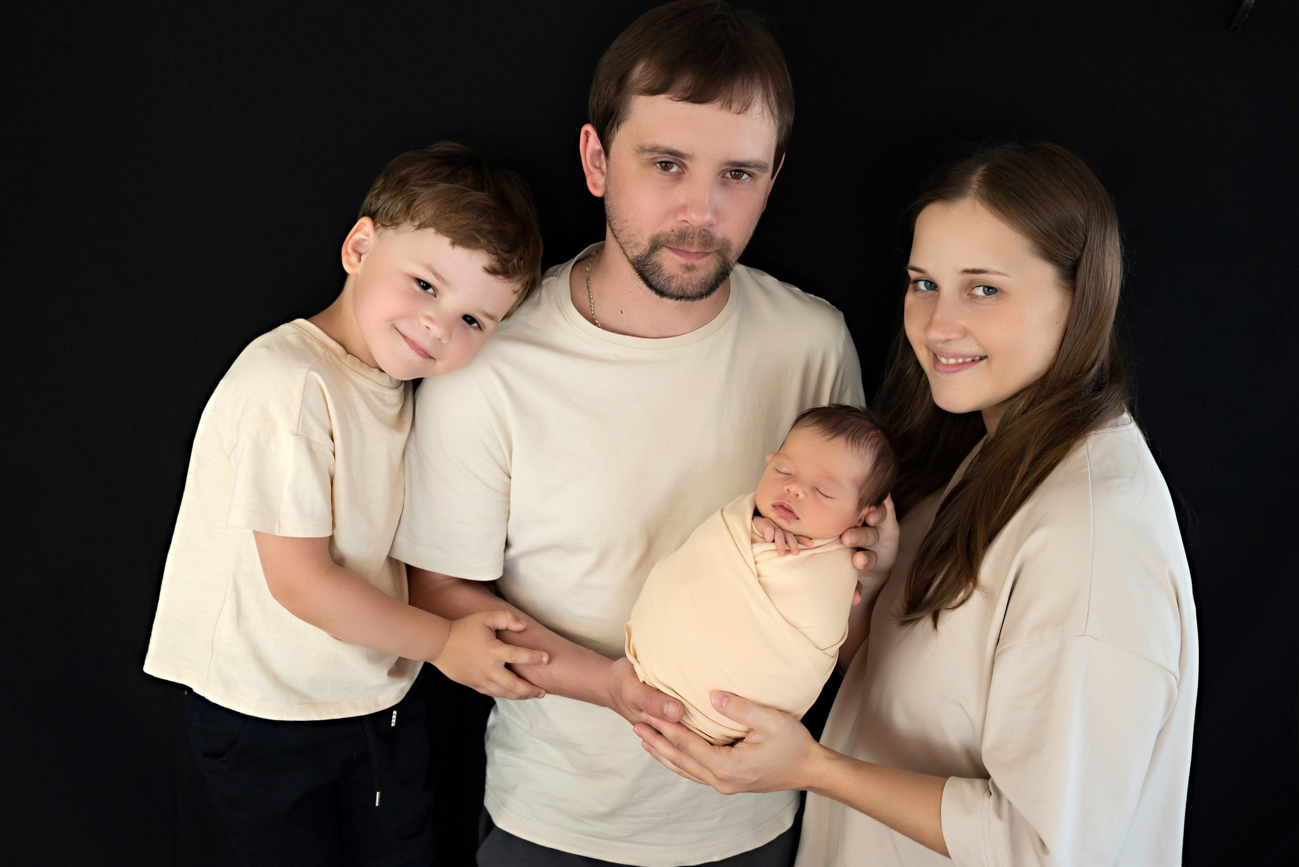 Семейные кадры. Newborn42.ru Фотограф новорожденных  г. Кемерово Агафонова Жанна