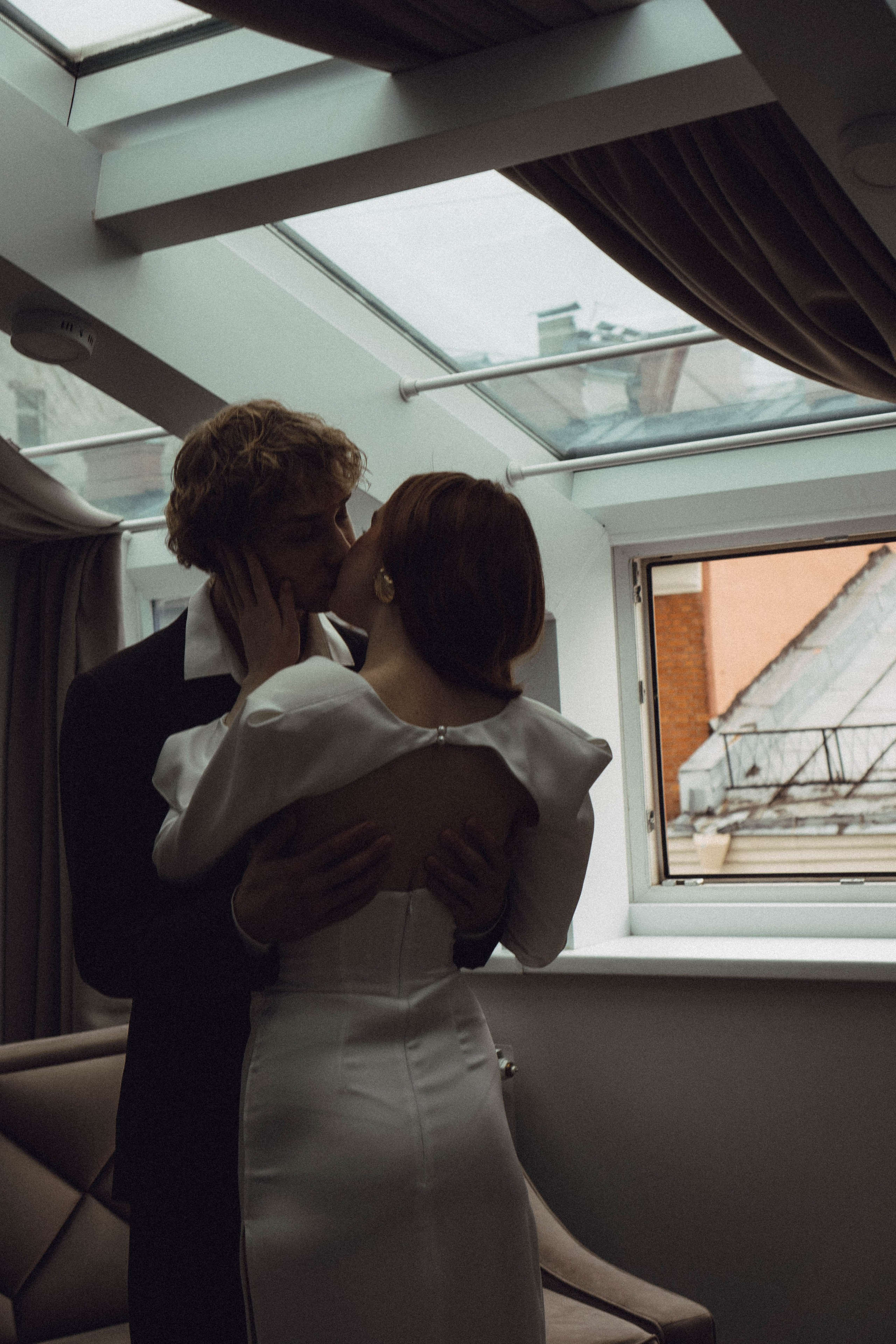 СВАДЕБНАЯ СЬЕМКА В ОТЕЛЕ. СБОРЫ ЖЕНИХА И НЕВЕСТЫ И ТАКЖЕ ТОР И ПОДГОТОВКА К ПРОГУЛКЕ. Профессиональный фотограф, Санкт-Петербург — Виктория Богомолова