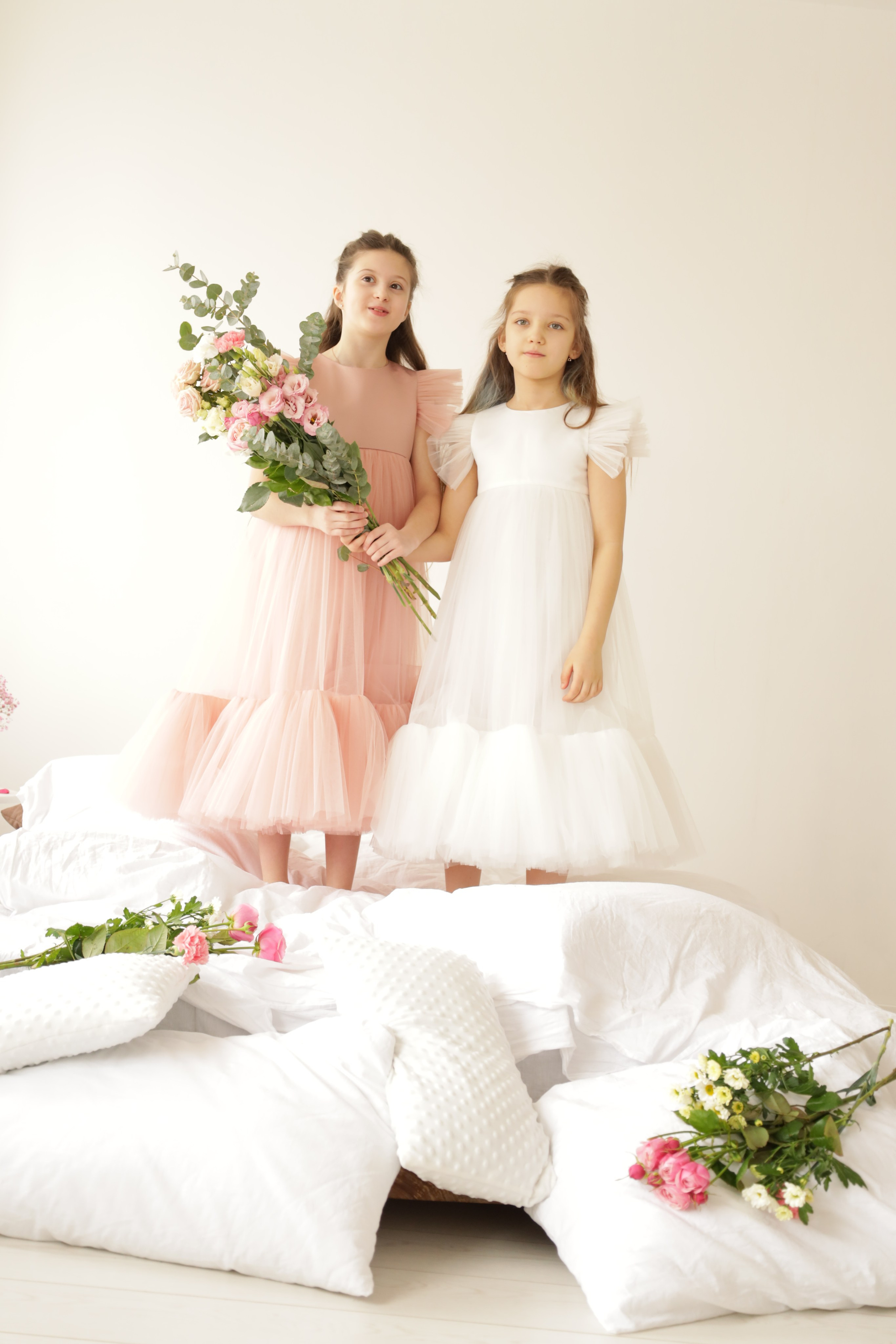 Фотосессия с цветами в фотостудии