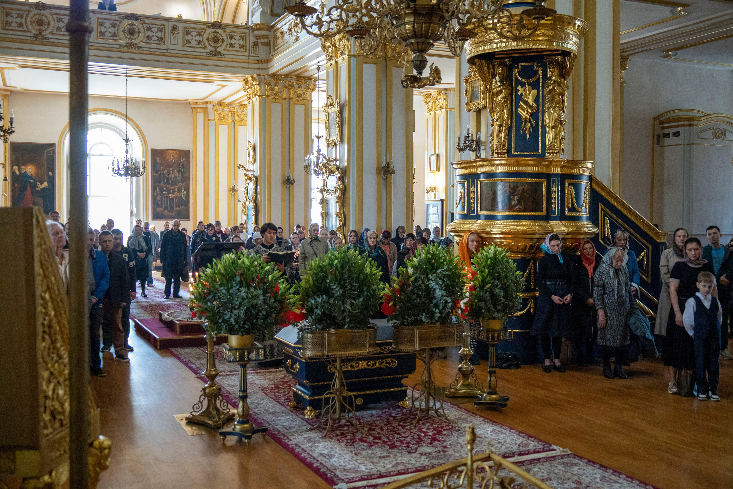 ВЕЧЕРНЯ С ВЫНОСОМ ПЛАЩАНИЦЫ. НИКОЛО-БОГОЯВЛЕНСКИЙ МОРСКОЙ СОБОР