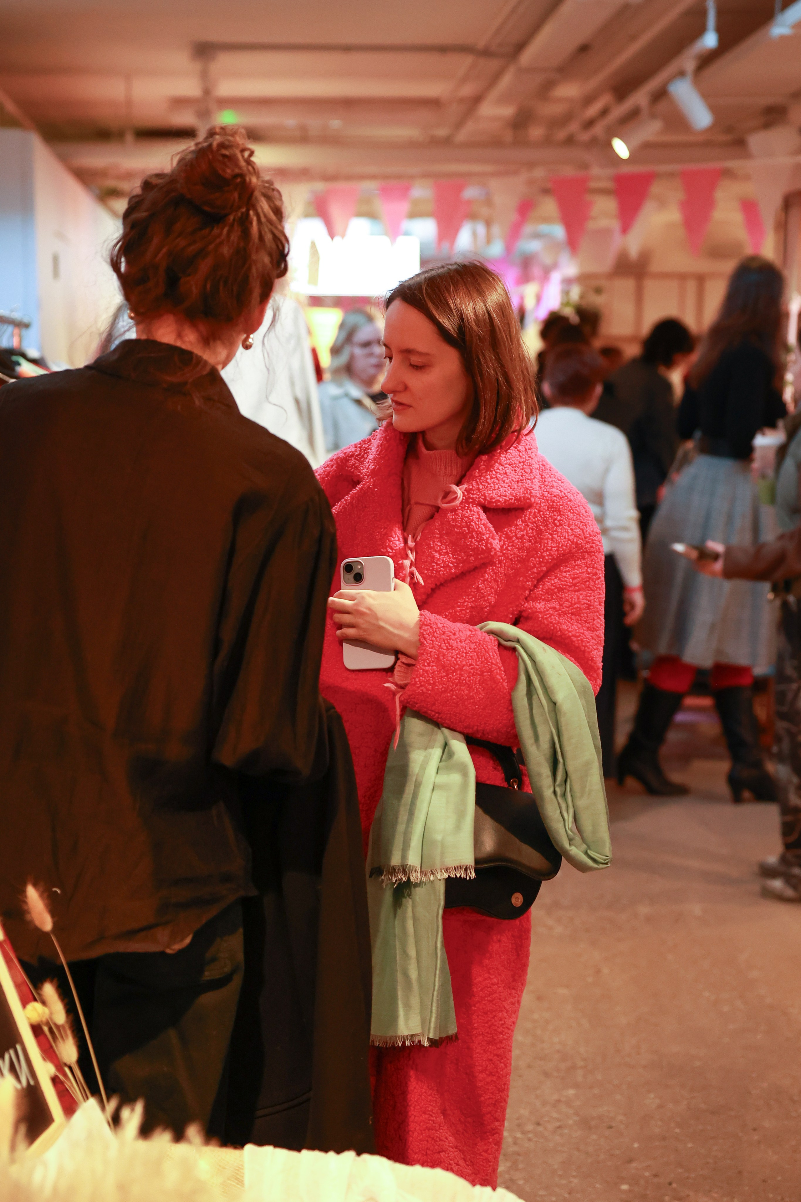 7–8 марта 2025 в пространстве «Три вокзала. Депо» / День 1 / фото Саша Жукова. Фотоотчеты «Ламбада-маркета»