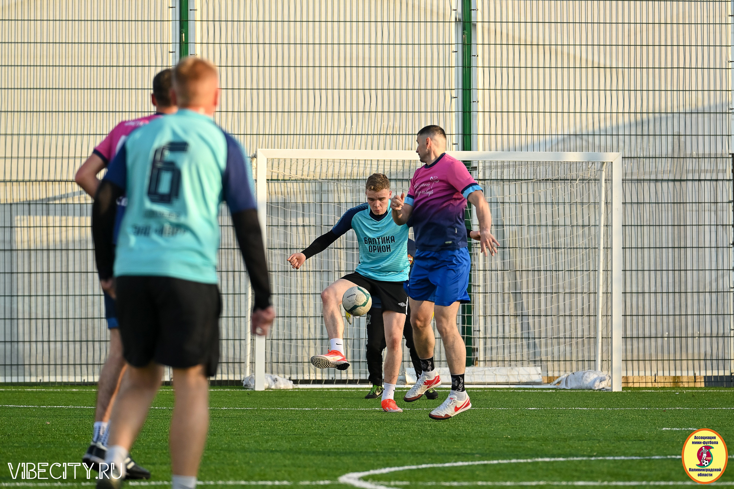 ИГРЫ МИНИ-ФУТБОЛЬНОЙ И КОРПОРАТИВНОЙ ЛИГИ. VIBECITY.RU Вайб Сити Ру Фоторепортажи Фотоотчеты Калининград