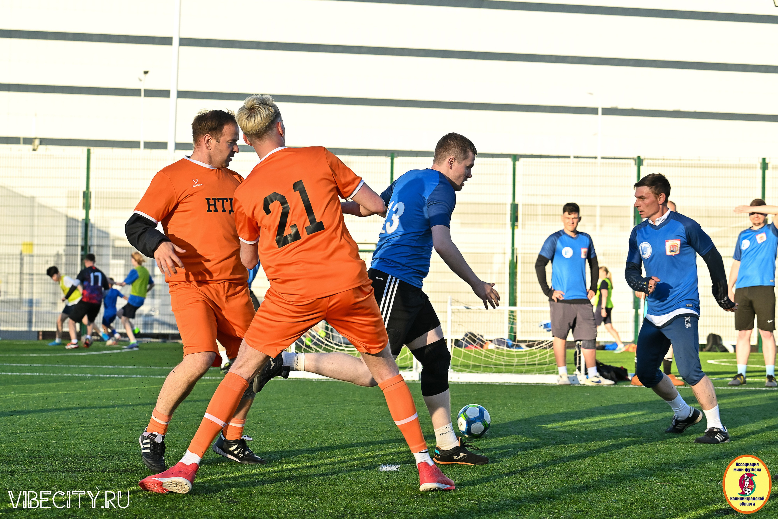 ИГРЫ МИНИ-ФУТБОЛЬНОЙ И КОРПОРАТИВНОЙ ЛИГИ. VIBECITY.RU Вайб Сити Ру Фоторепортажи Фотоотчеты Калининград