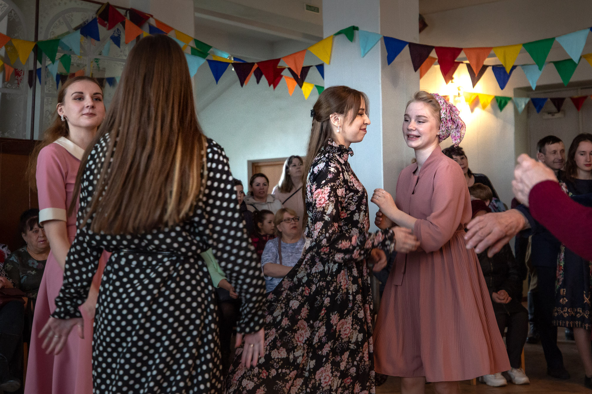 Ретро-танцы 8 мая 2022 г. ДОФ. Фотограф — путешественник Светлана Романовская