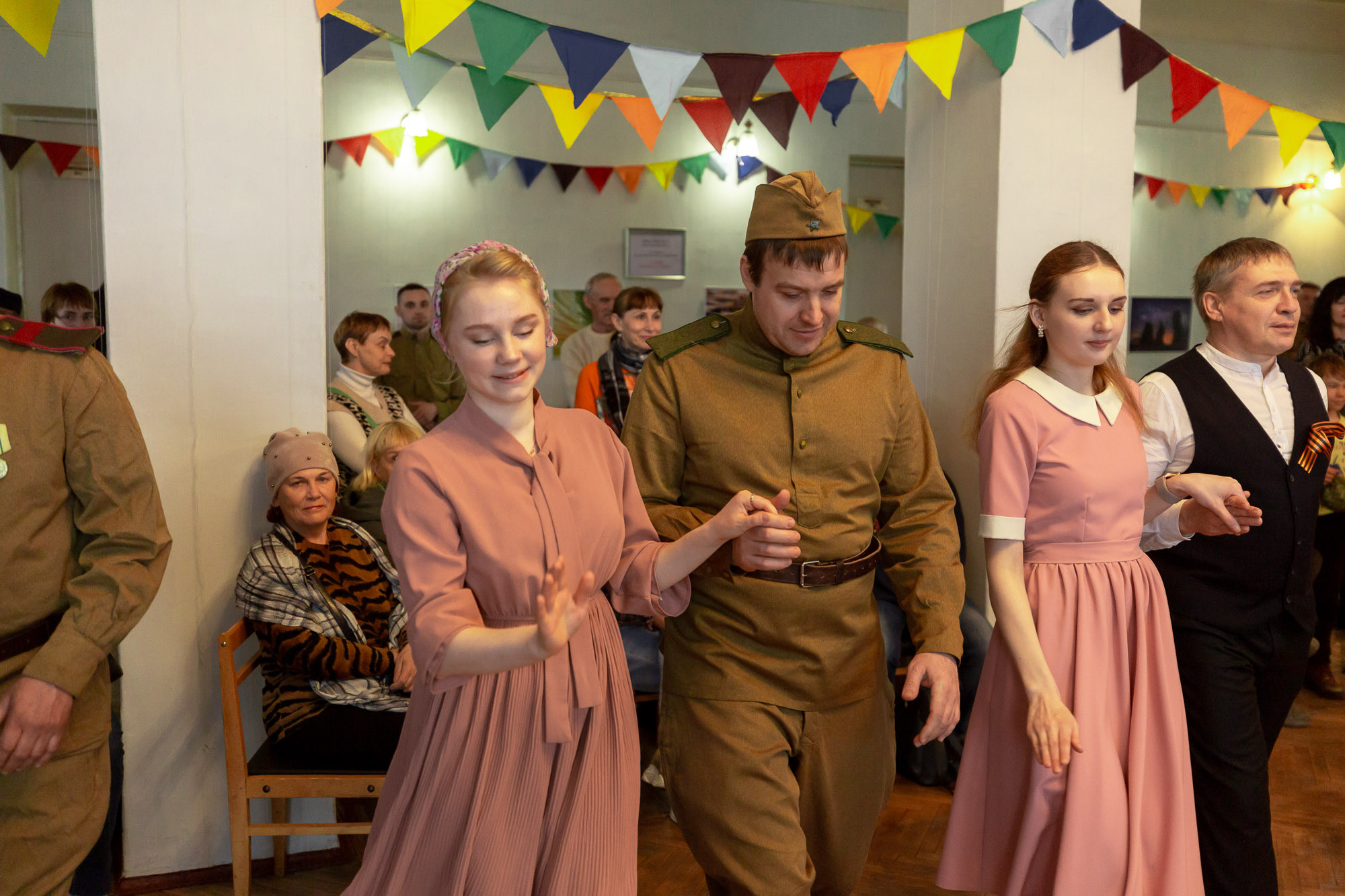 Ретро-танцы 8 мая 2022 г. ДОФ. Фотограф — путешественник Светлана Романовская