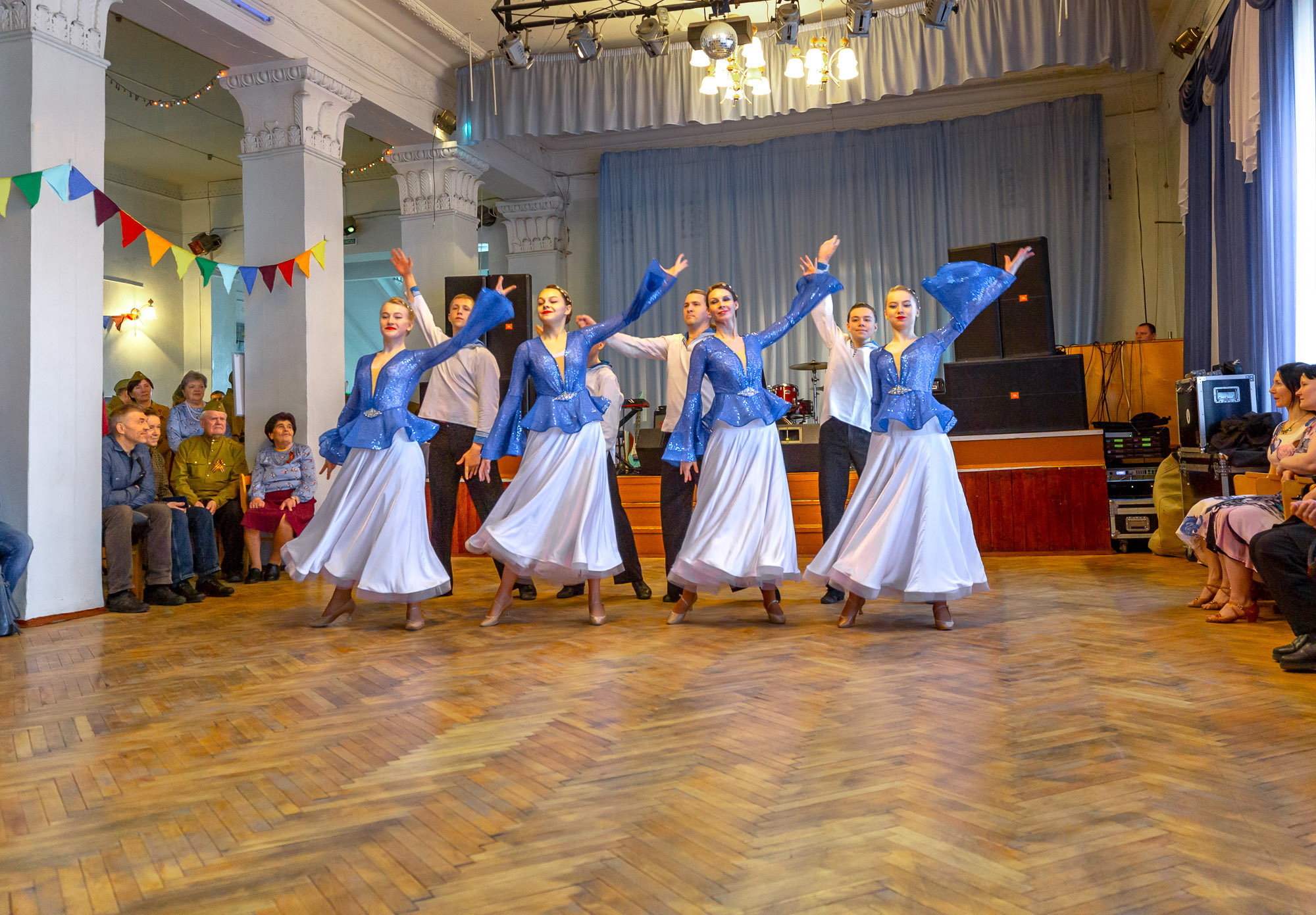 Ретро-танцы 8 мая 2022 г. ДОФ. Фотограф — путешественник Светлана Романовская