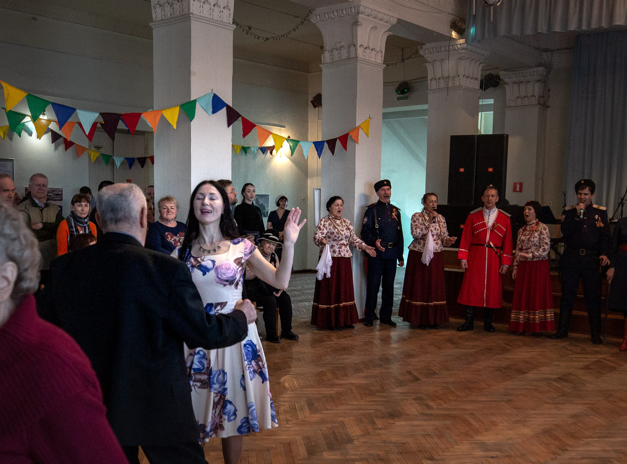 Ретро-танцы 8 мая 2022 г. ДОФ. Фотограф — путешественник Светлана Романовская