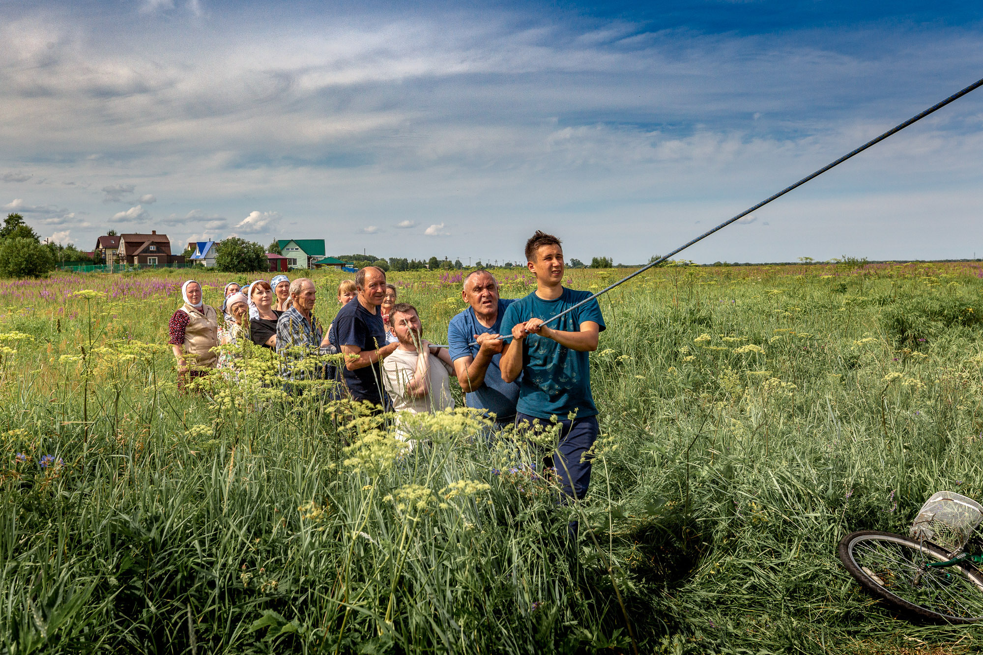 Воздвижение поклонного креста. Кегостров. Фотограф — путешественник Светлана Романовская