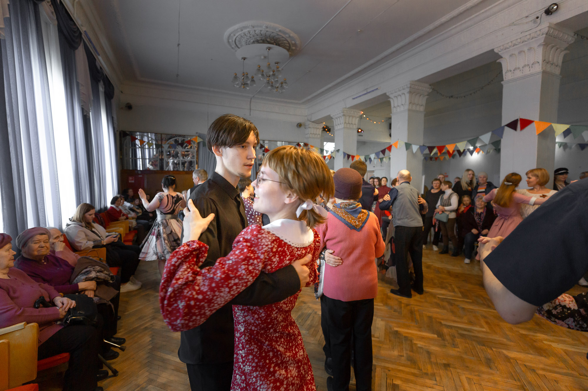 Ретро-танцы 8 мая 2022 г. ДОФ. Фотограф — путешественник Светлана Романовская