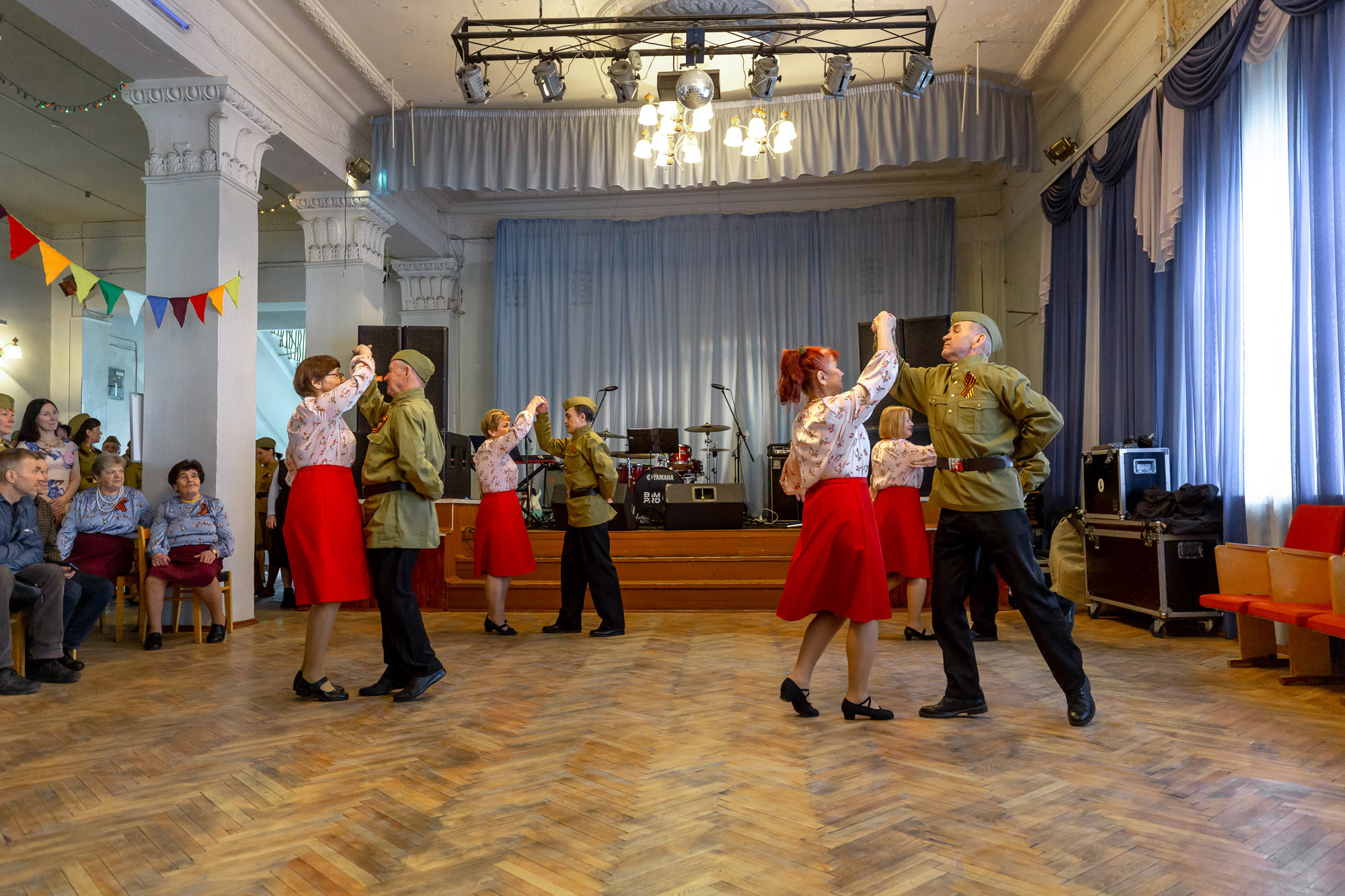 Ретро-танцы 8 мая 2022 г. ДОФ. Фотограф — путешественник Светлана Романовская