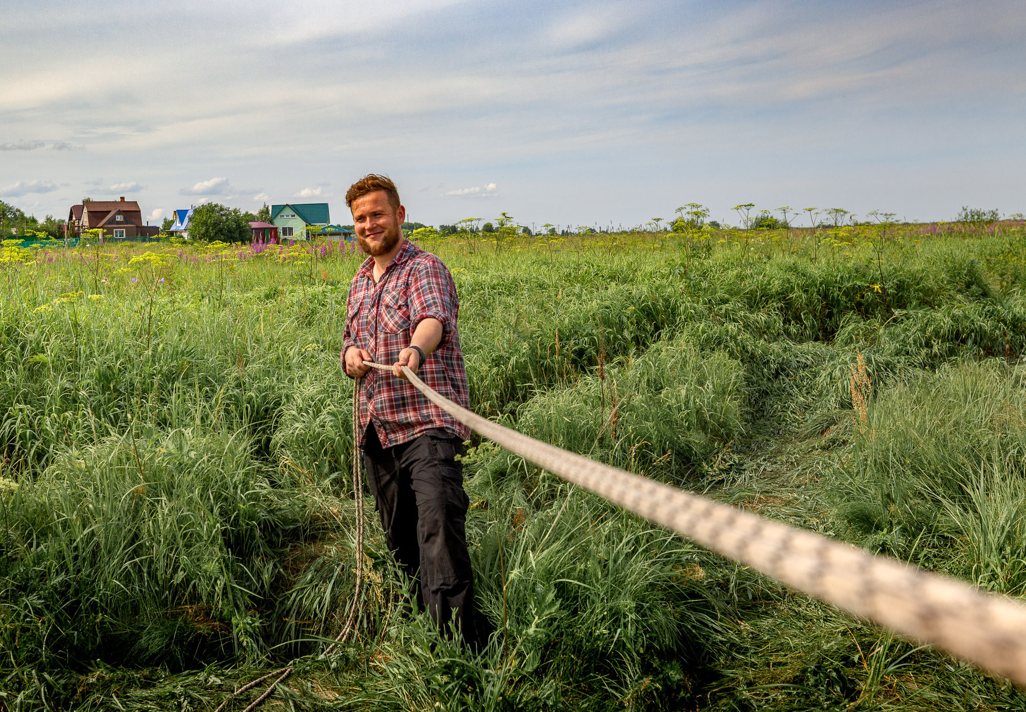 Воздвижение поклонного креста. Кегостров. Фотограф — путешественник Светлана Романовская