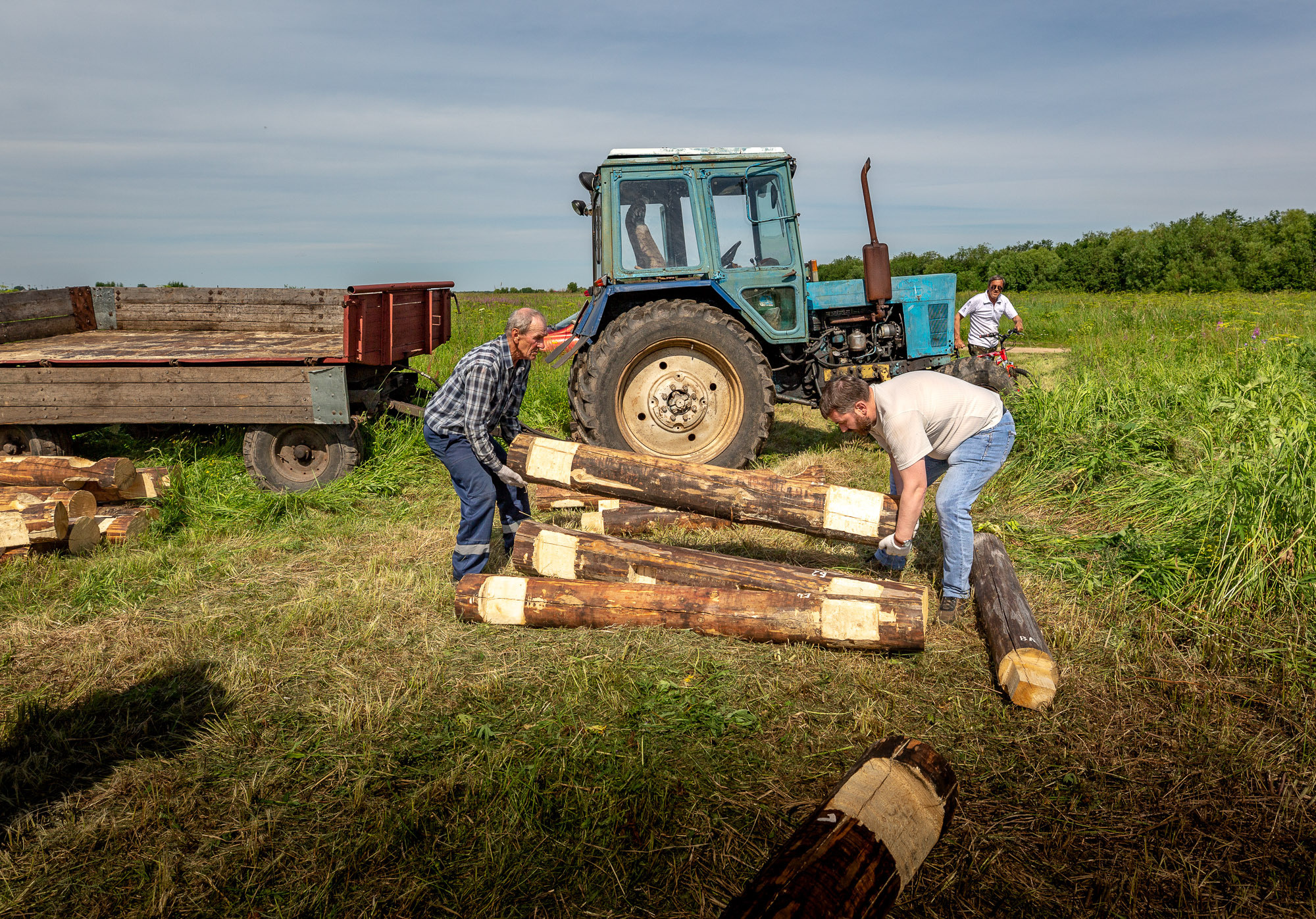 Воздвижение поклонного креста. Кегостров. Фотограф — путешественник Светлана Романовская