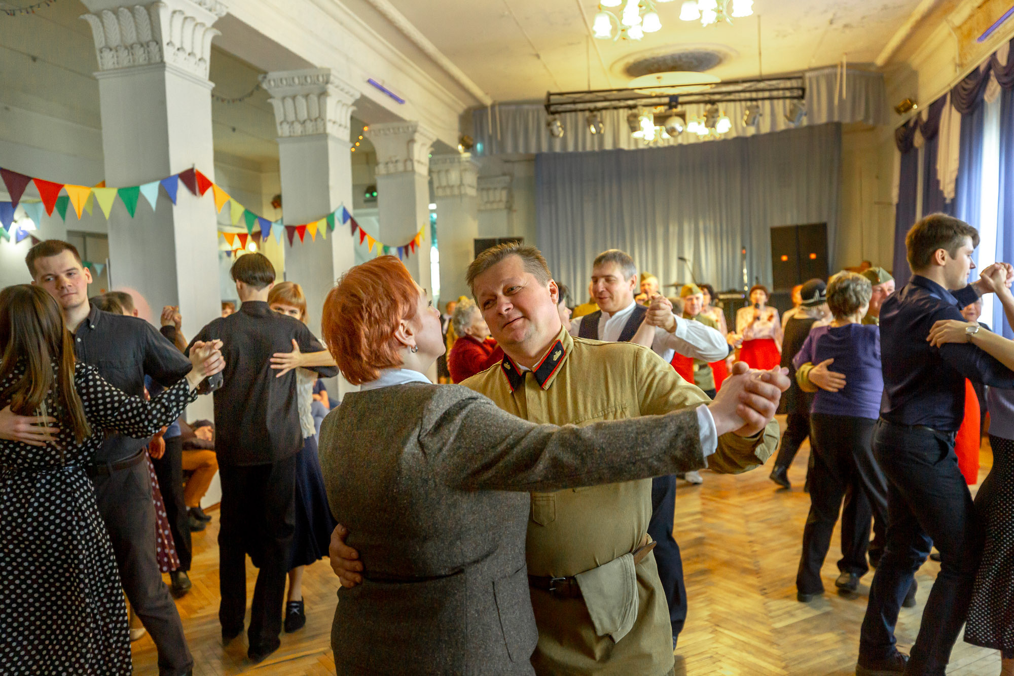 Ретро-танцы 8 мая 2022 г. ДОФ. Фотограф — путешественник Светлана Романовская