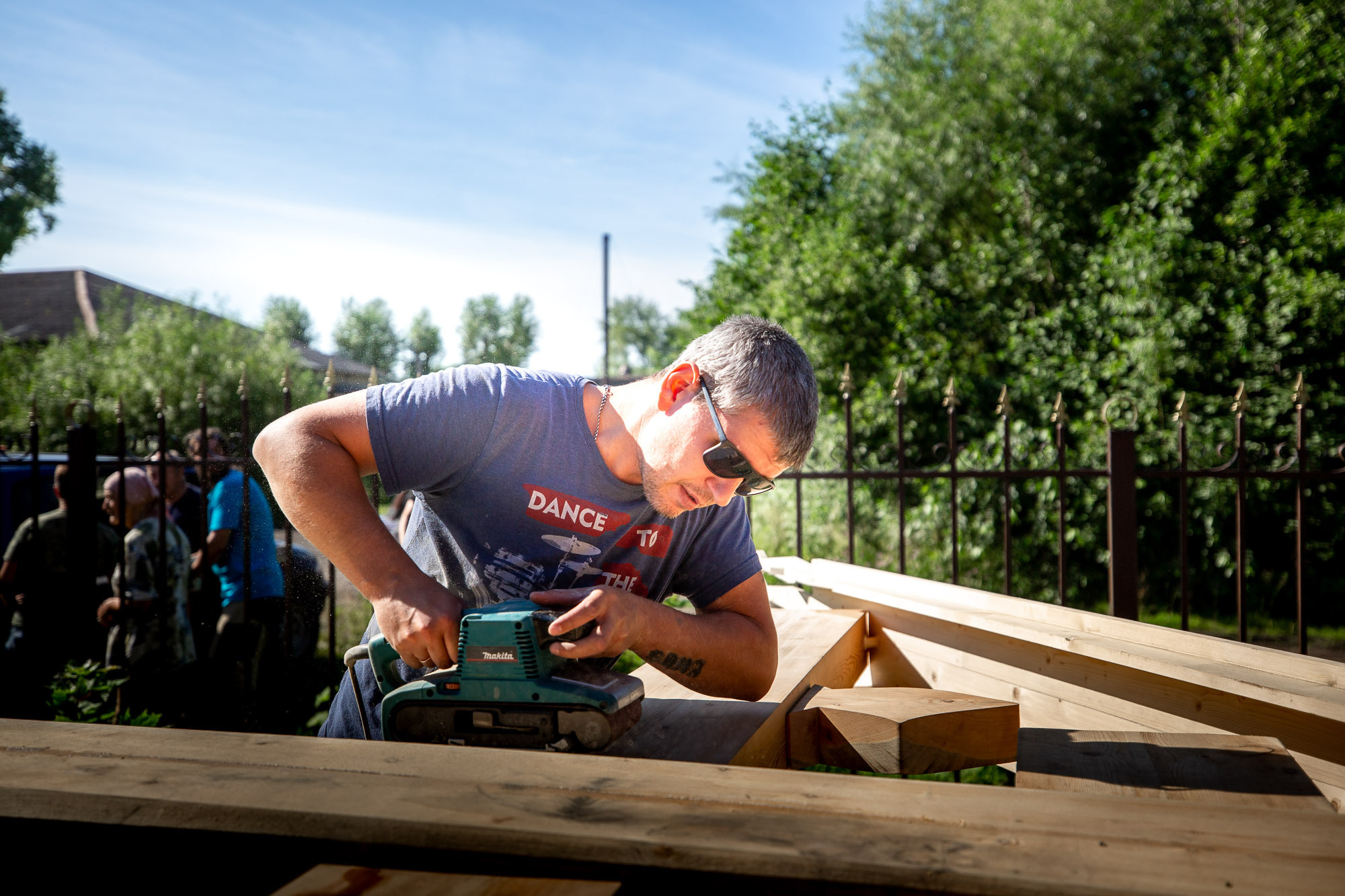 Воздвижение поклонного креста. Кегостров. Фотограф — путешественник Светлана Романовская