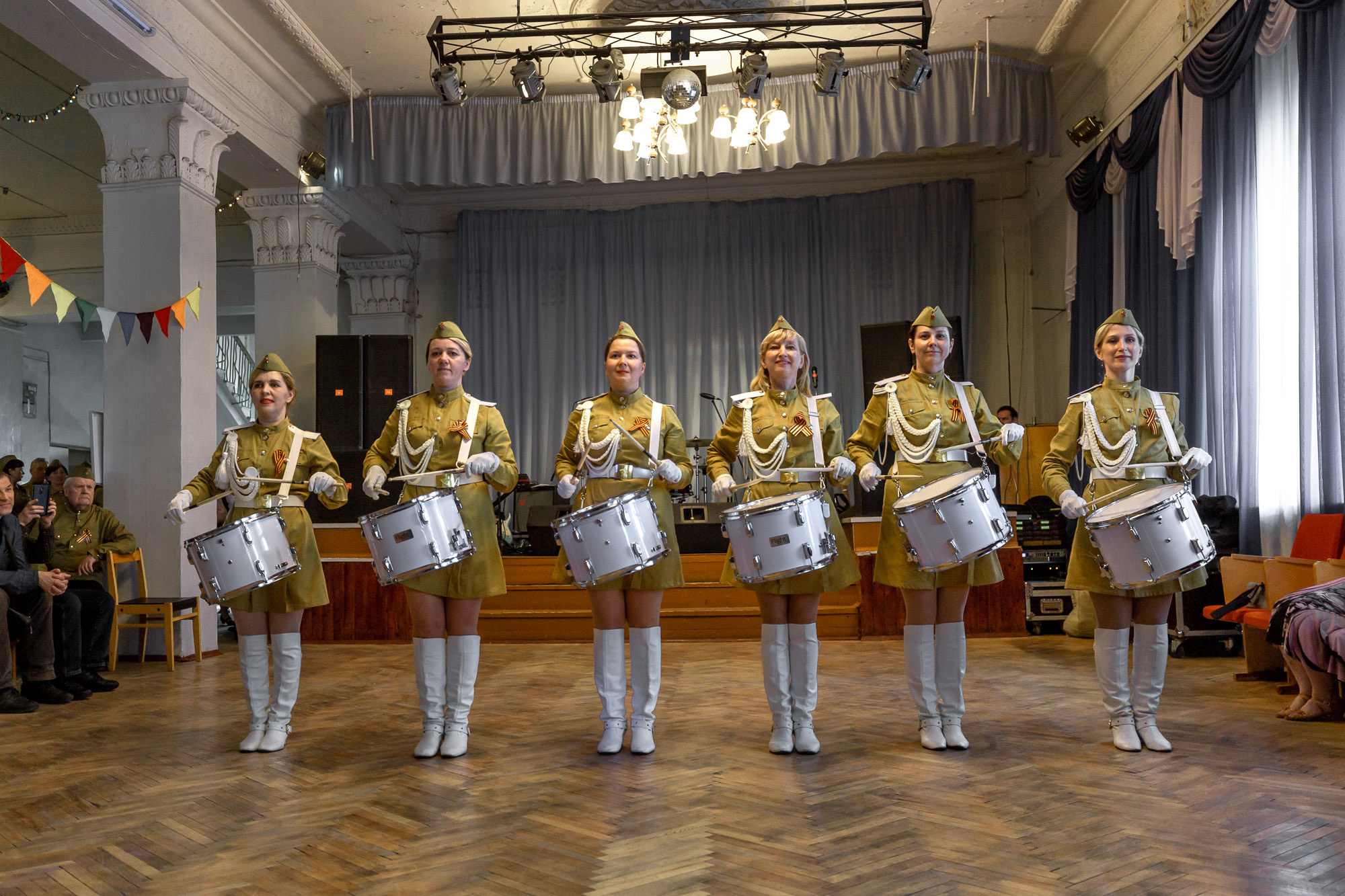 Ретро-танцы 8 мая 2022 г. ДОФ. Фотограф — путешественник Светлана Романовская