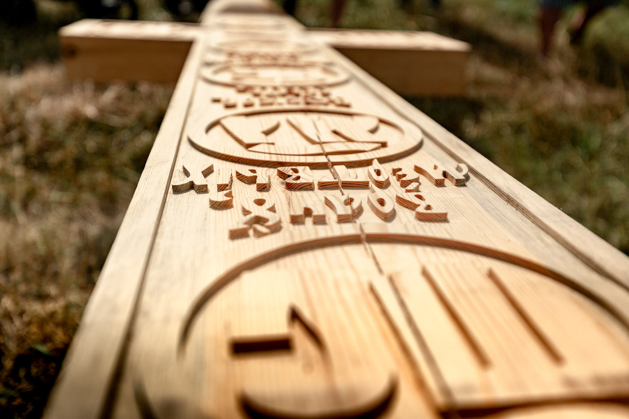 Воздвижение поклонного креста. Кегостров. Фотограф — путешественник Светлана Романовская