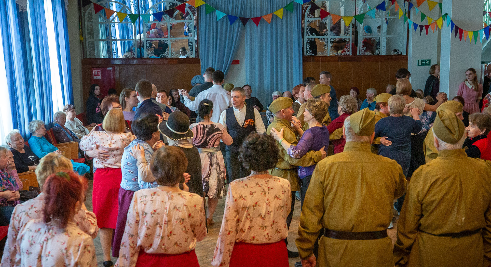 Ретро-танцы 8 мая 2022 г. ДОФ. Фотограф — путешественник Светлана Романовская
