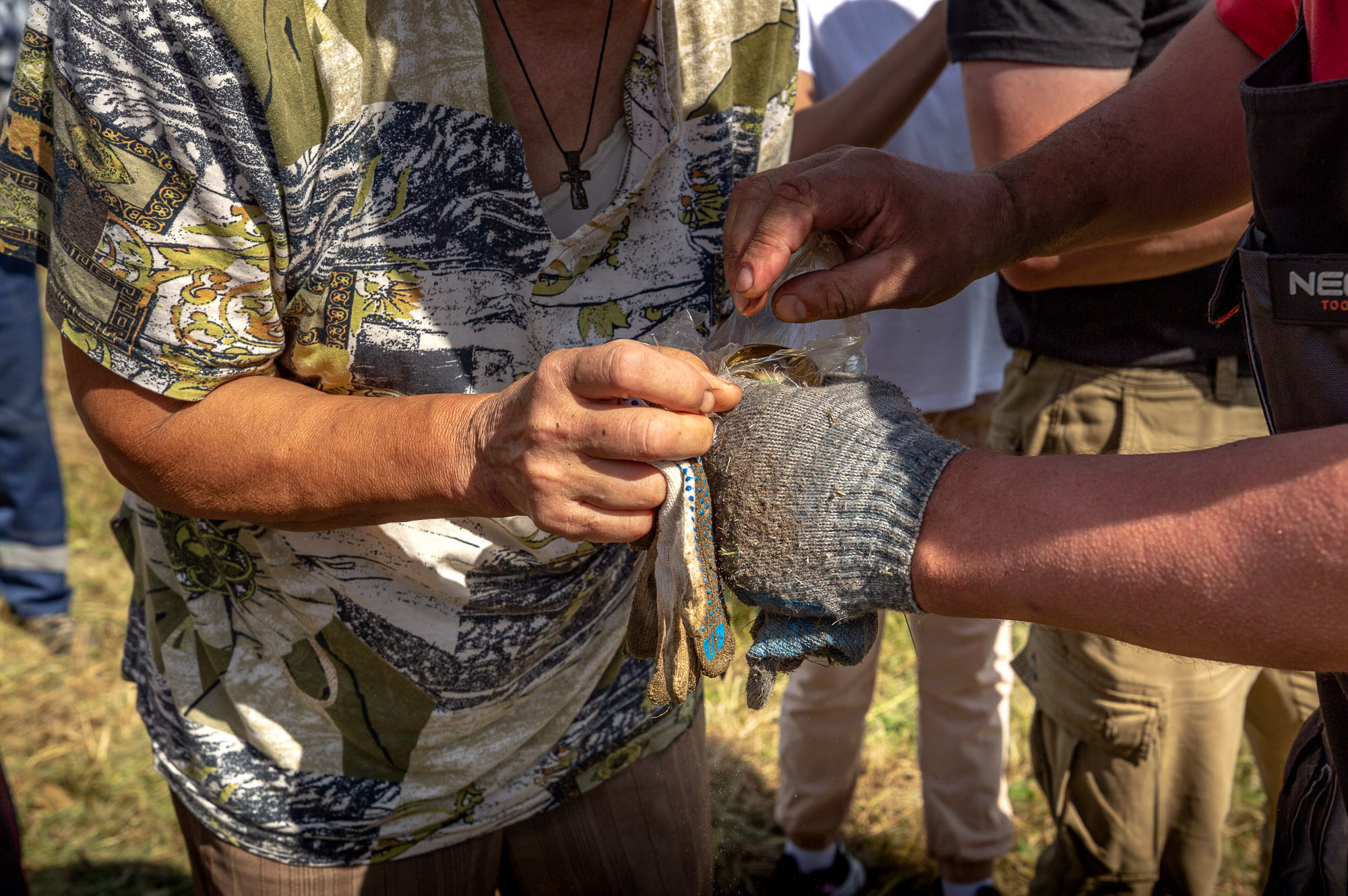 Воздвижение поклонного креста. Кегостров. Фотограф — путешественник Светлана Романовская