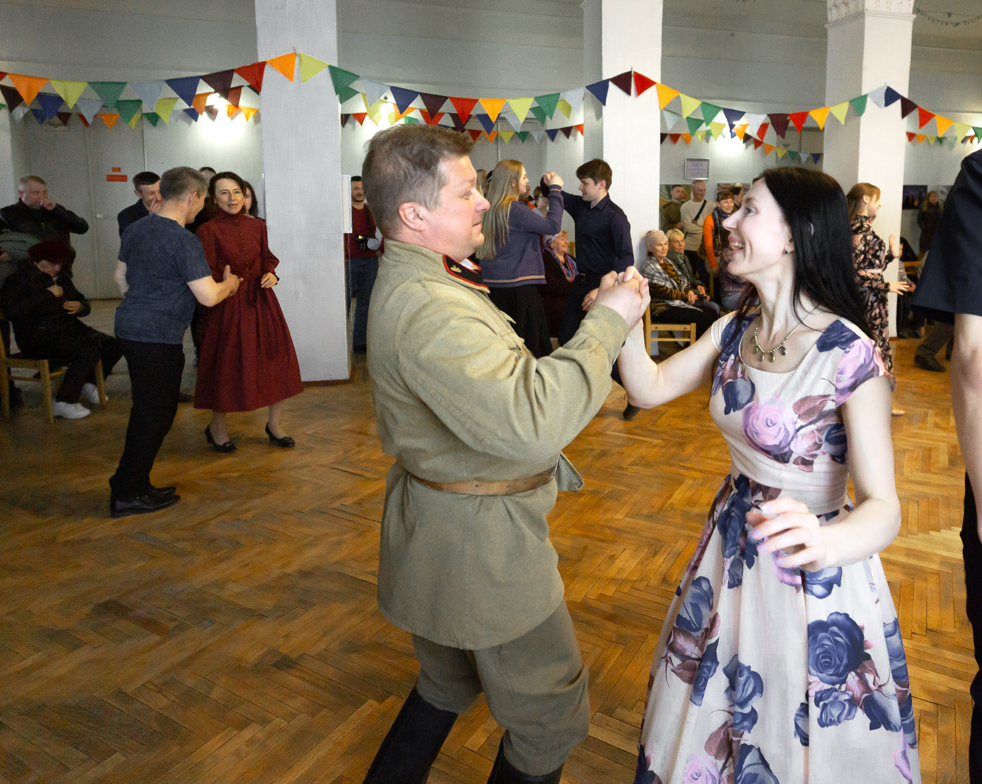 Ретро-танцы 8 мая 2022 г. ДОФ. Фотограф — путешественник Светлана Романовская