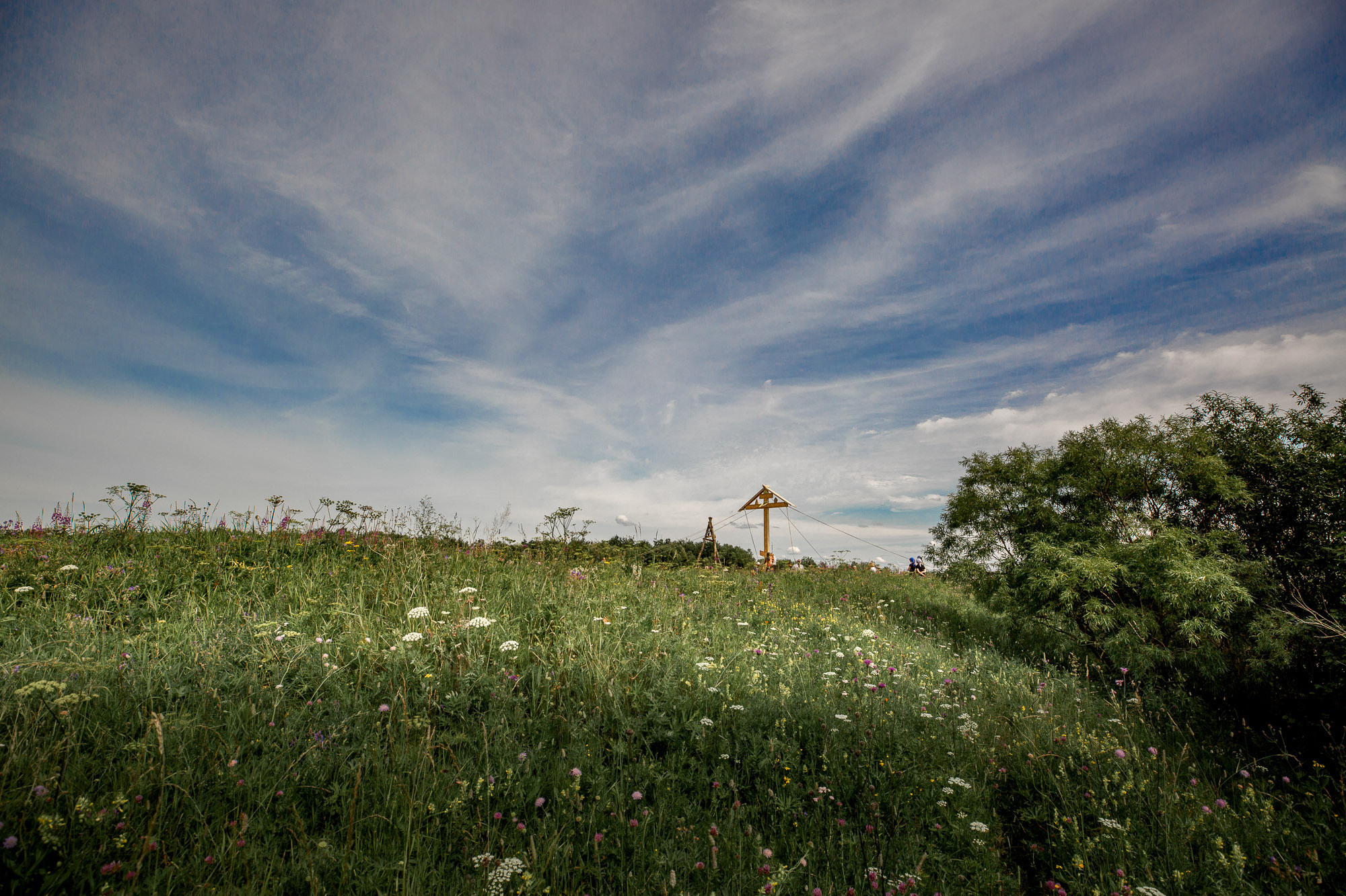 Воздвижение поклонного креста. Кегостров. Фотограф — путешественник Светлана Романовская