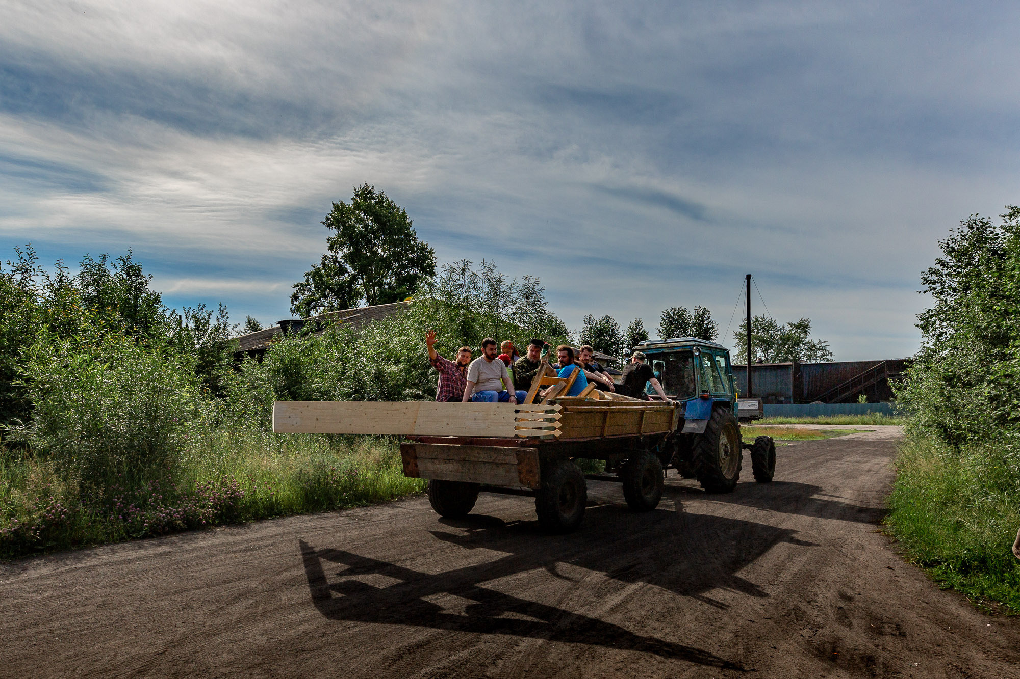 Воздвижение поклонного креста. Кегостров. Фотограф — путешественник Светлана Романовская